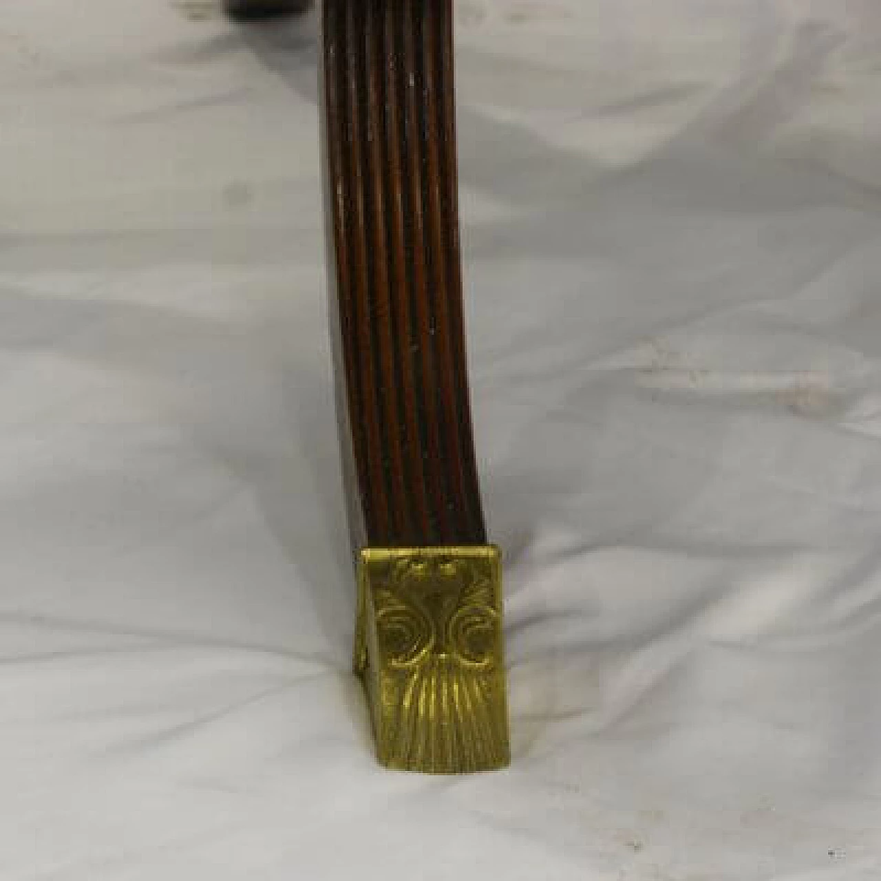 Mahogany feather game table with bronze feet and knobs, 1920s 21