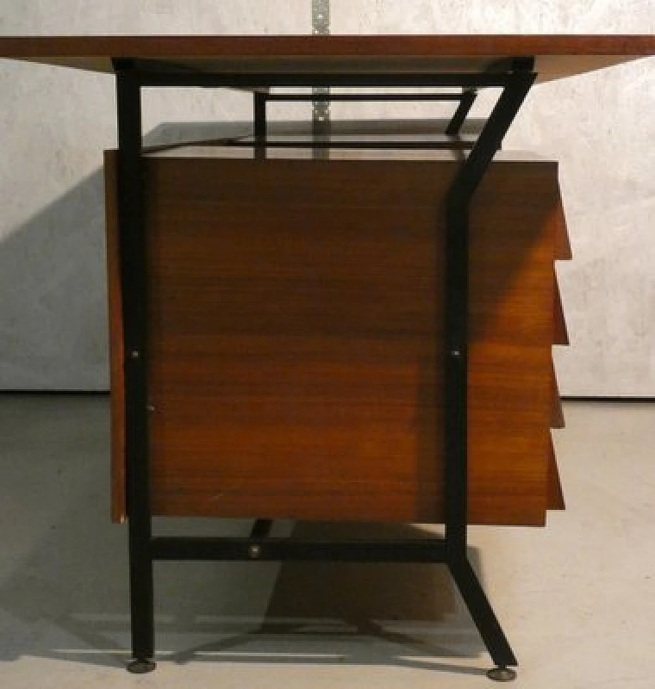 Scrivania impiallacciata teak con struttura in acciaio in stile danese, anni '60 9