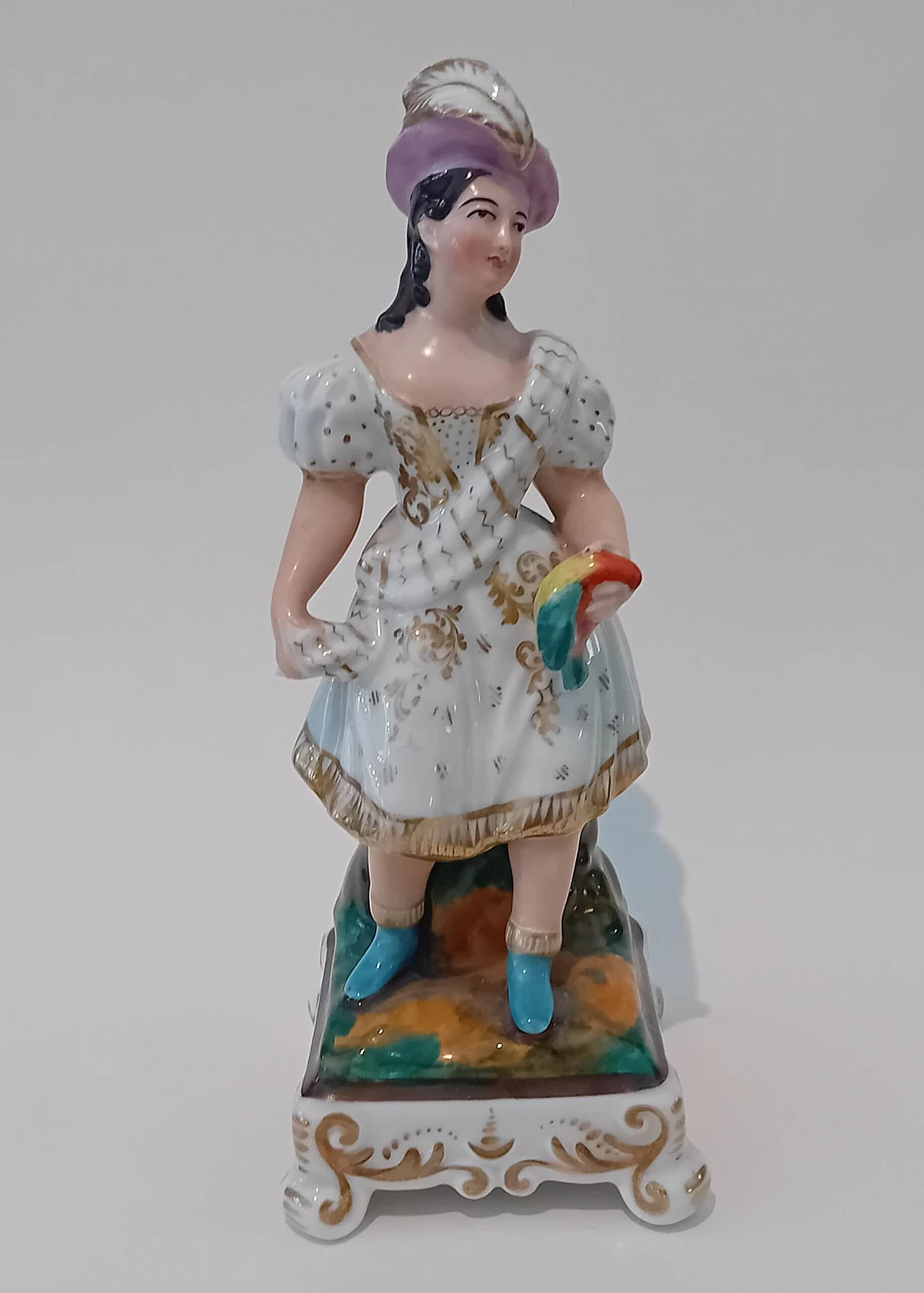 Pair of porcelain perfume holder figurines, 19th century 2