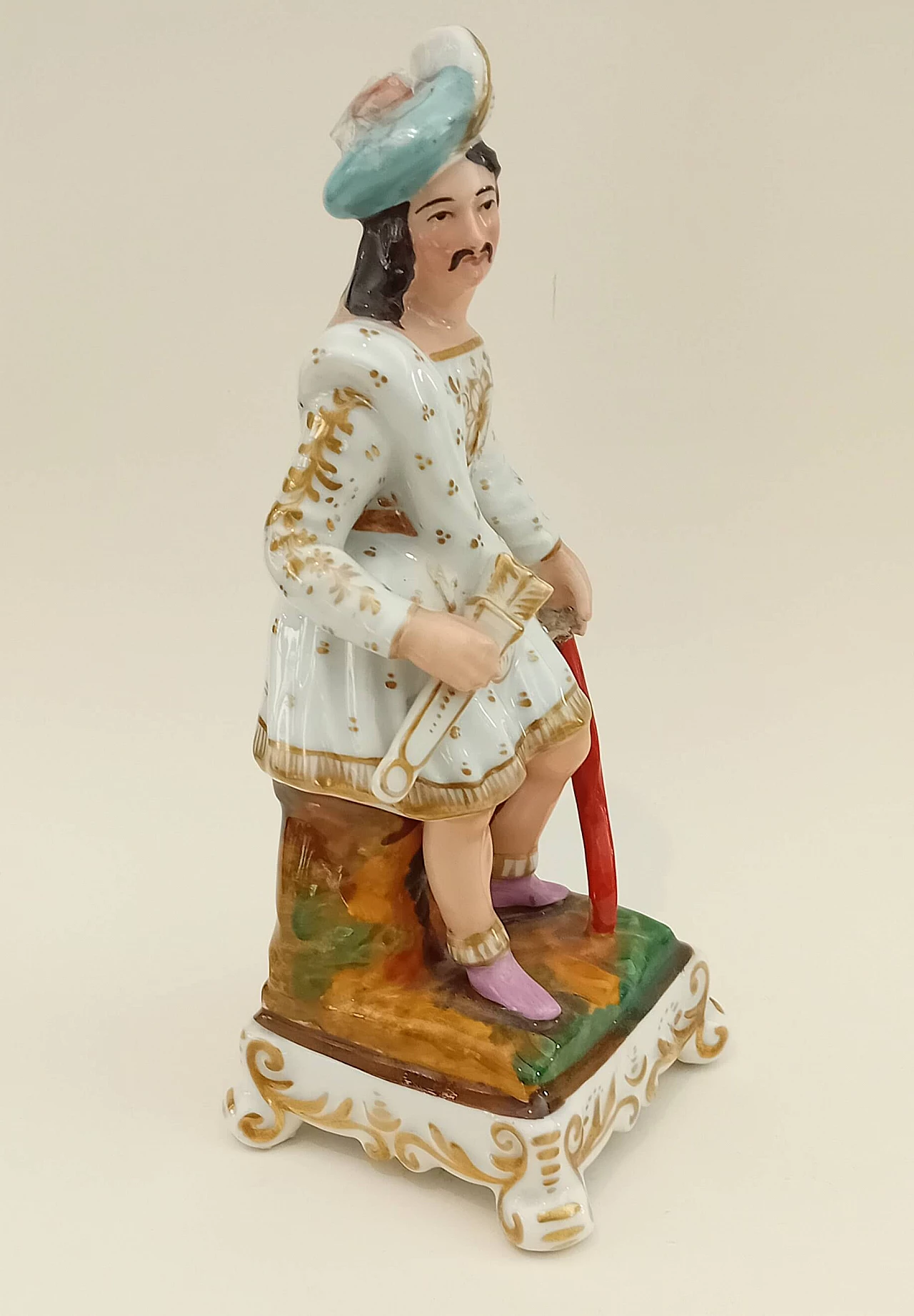 Pair of porcelain perfume holder figurines, 19th century 7