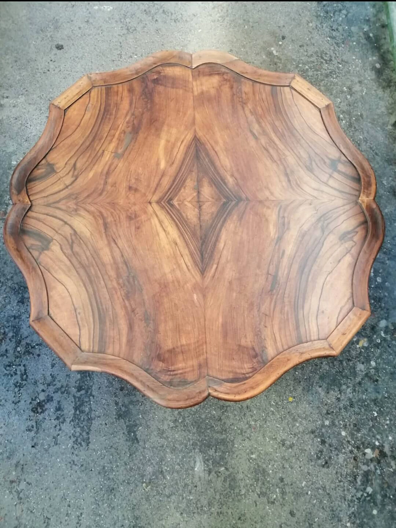 Olive and maple coffee table, mid-19th century 2