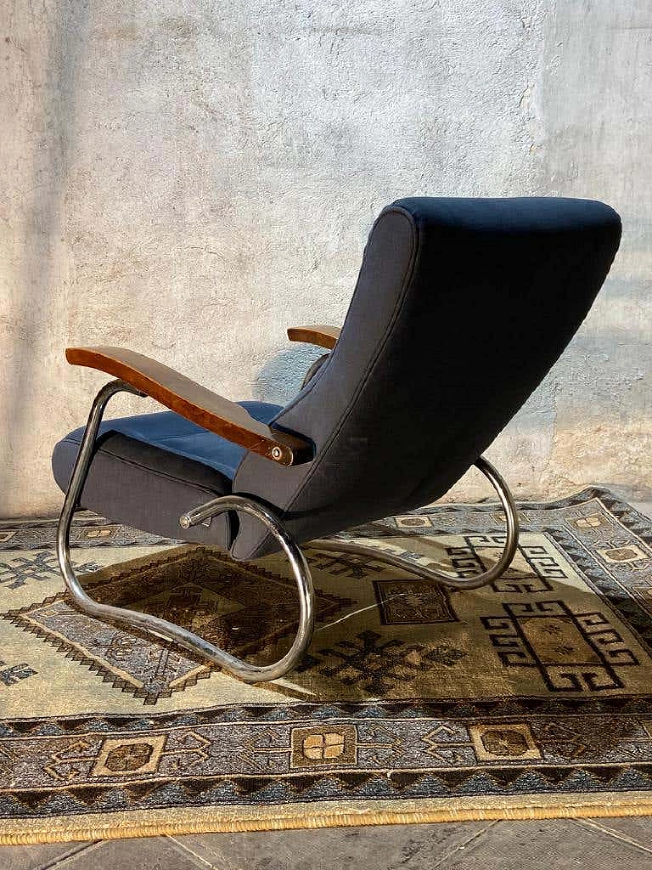 Poltrona reclinabile con struttura tubolare cromata e braccioli in legno di Thonet, anni '40 3