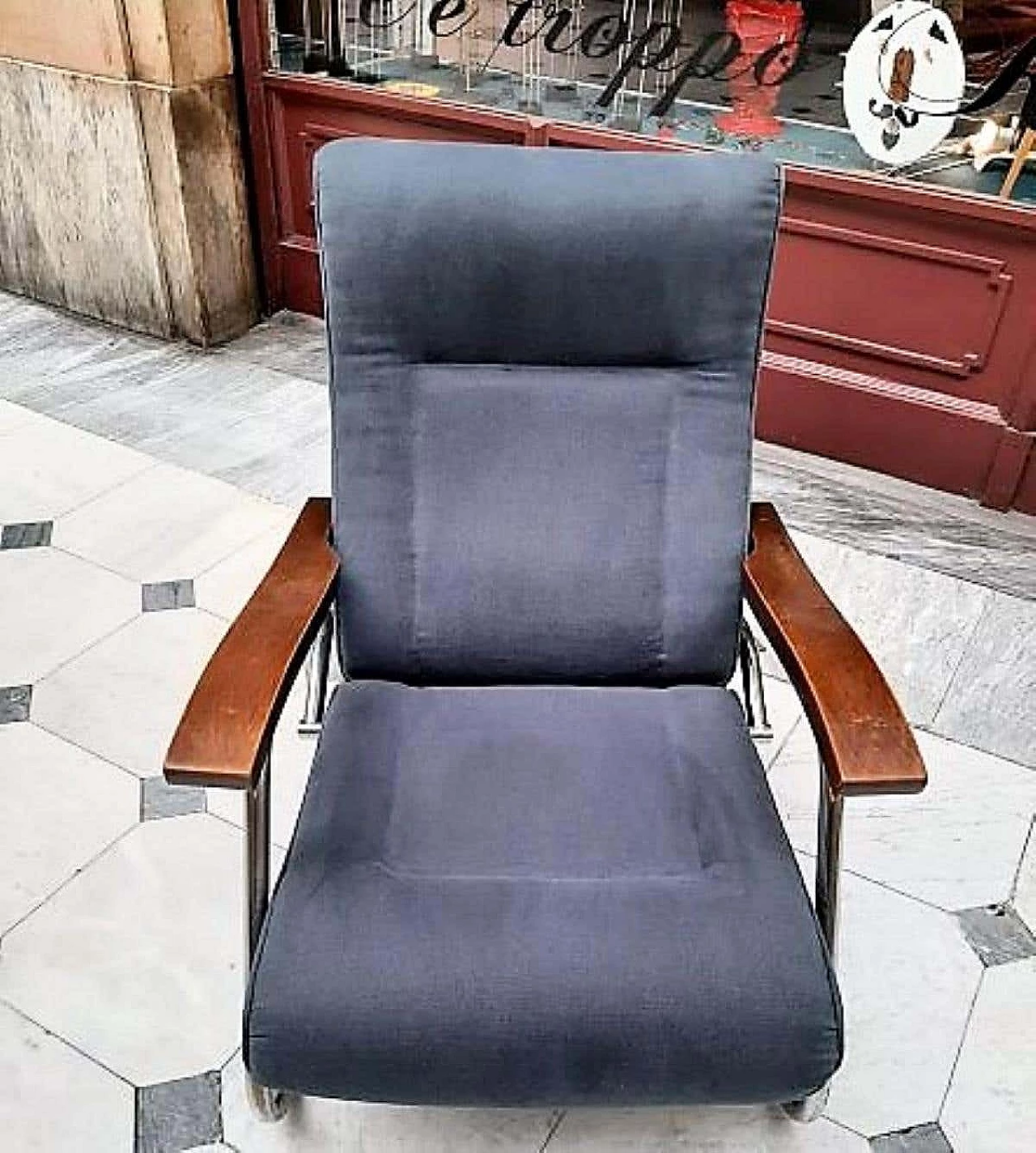 Poltrona reclinabile con struttura tubolare cromata e braccioli in legno di Thonet, anni '40 5