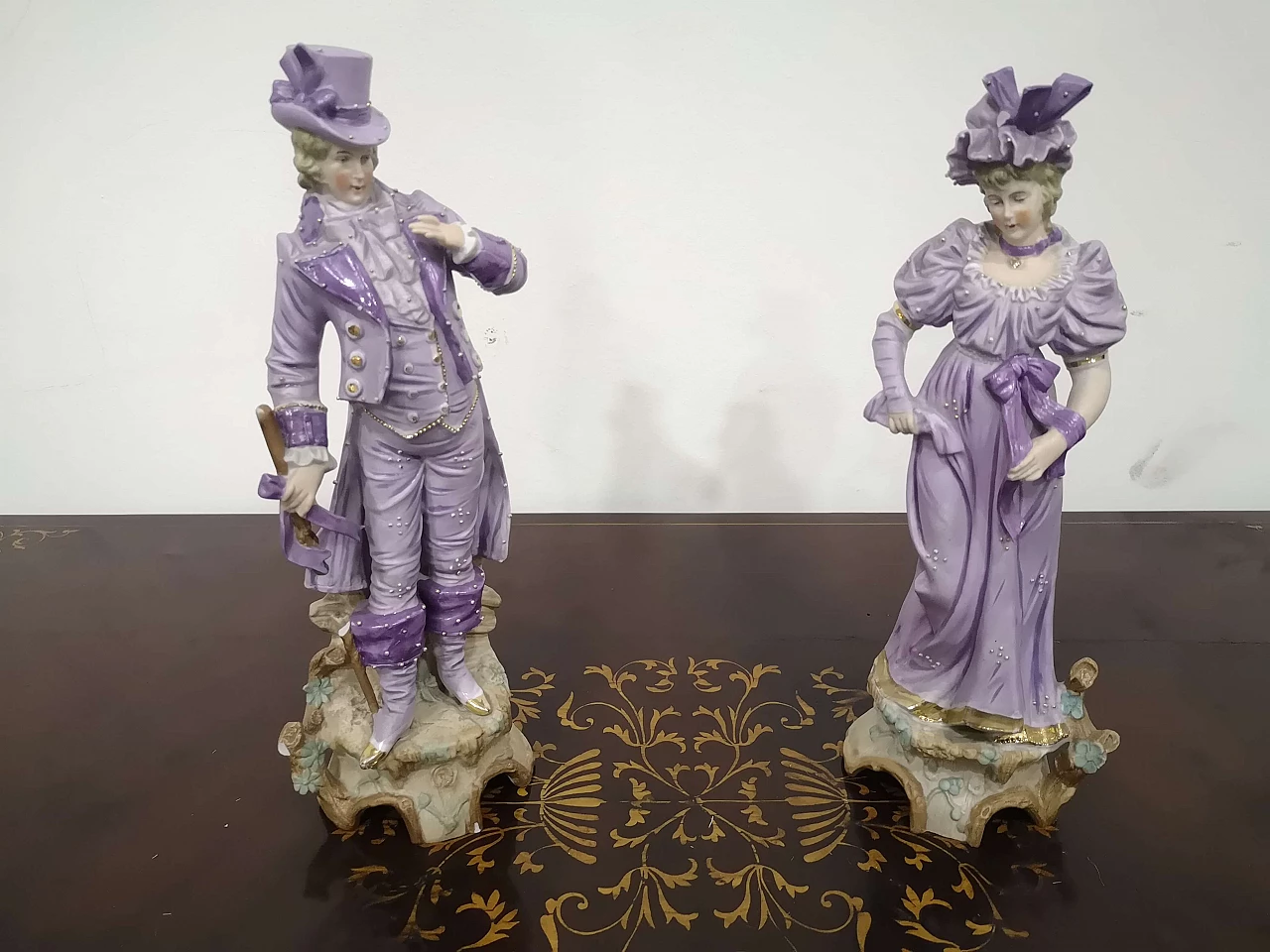 Coppia di sculture di dama e gentiluomo in porcellana Biscuit, inizio '900 1