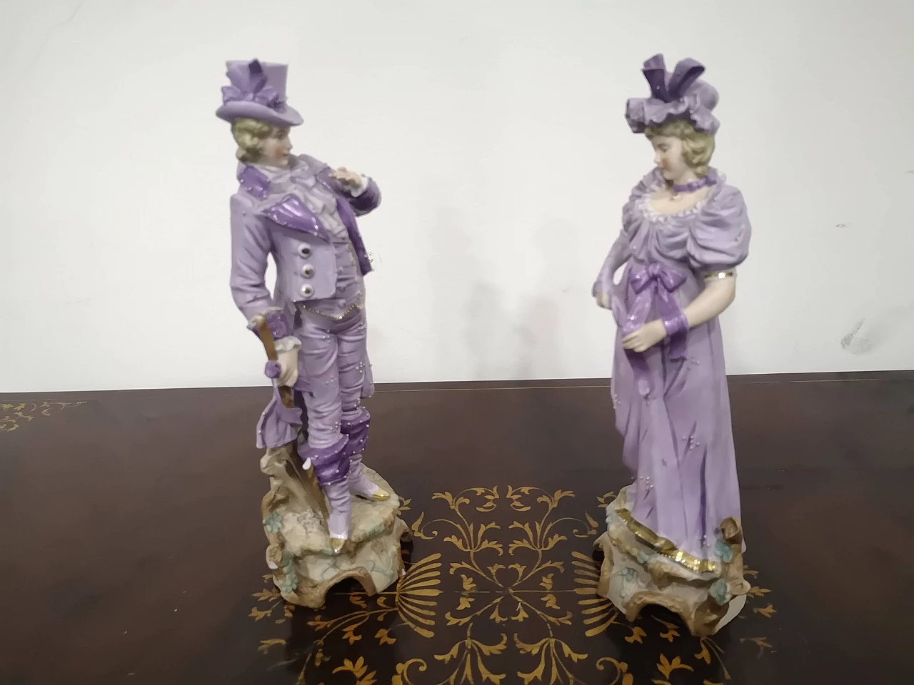 Coppia di sculture di dama e gentiluomo in porcellana Biscuit, inizio '900 2