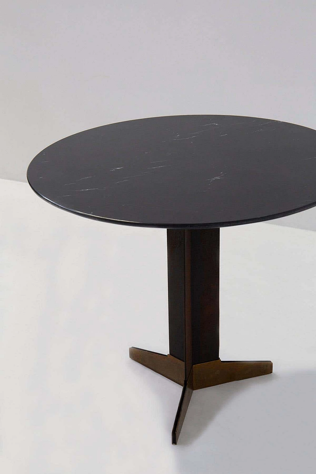 Marble and brass round table by Ignazio Gardella, 1950s 5