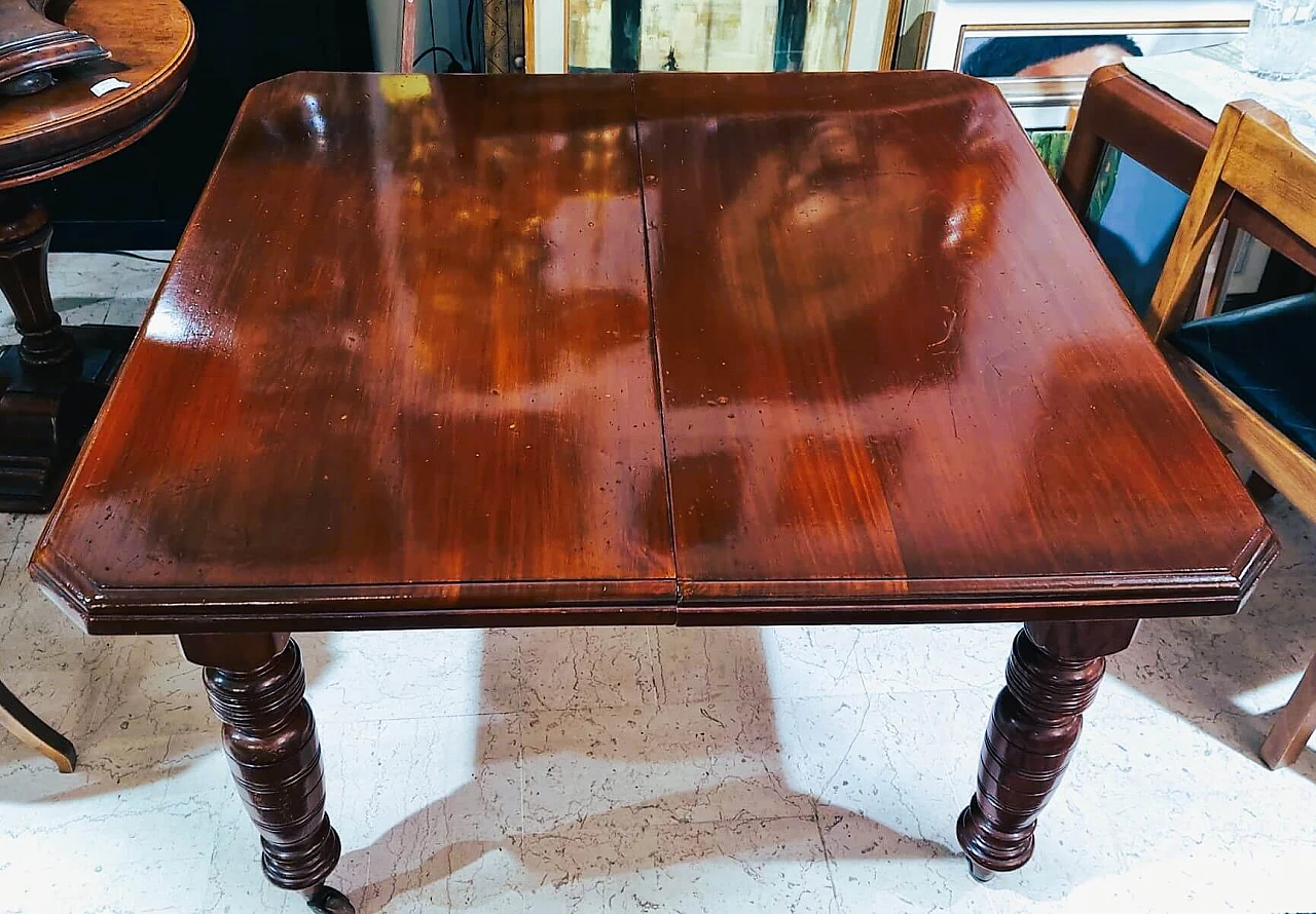 English mahogany extendable table with casters, late 19th century 1