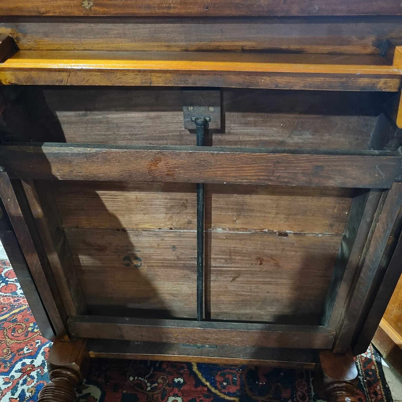 English mahogany extendable table with casters, late 19th century 3