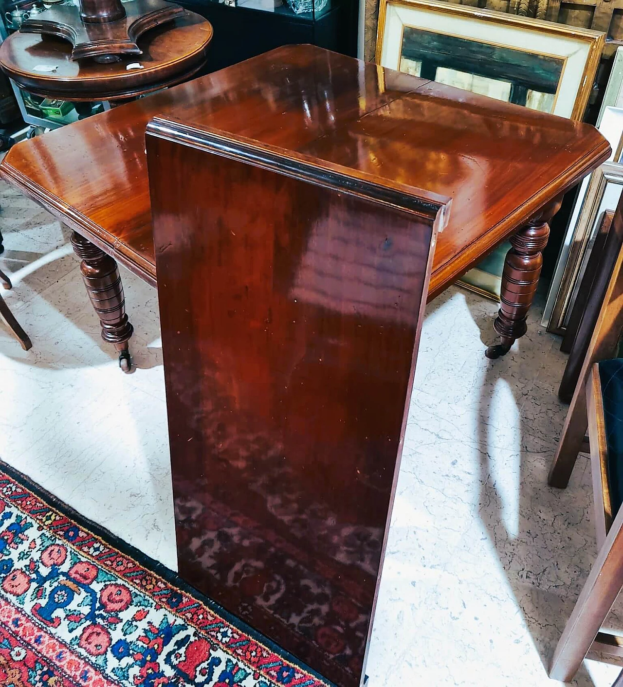 English mahogany extendable table with casters, late 19th century 7