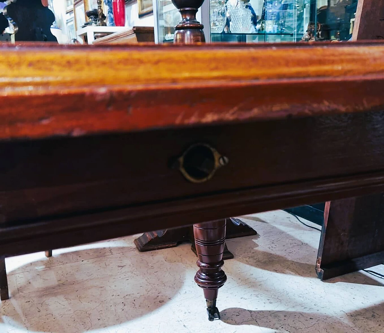 English mahogany extendable table with casters, late 19th century 8