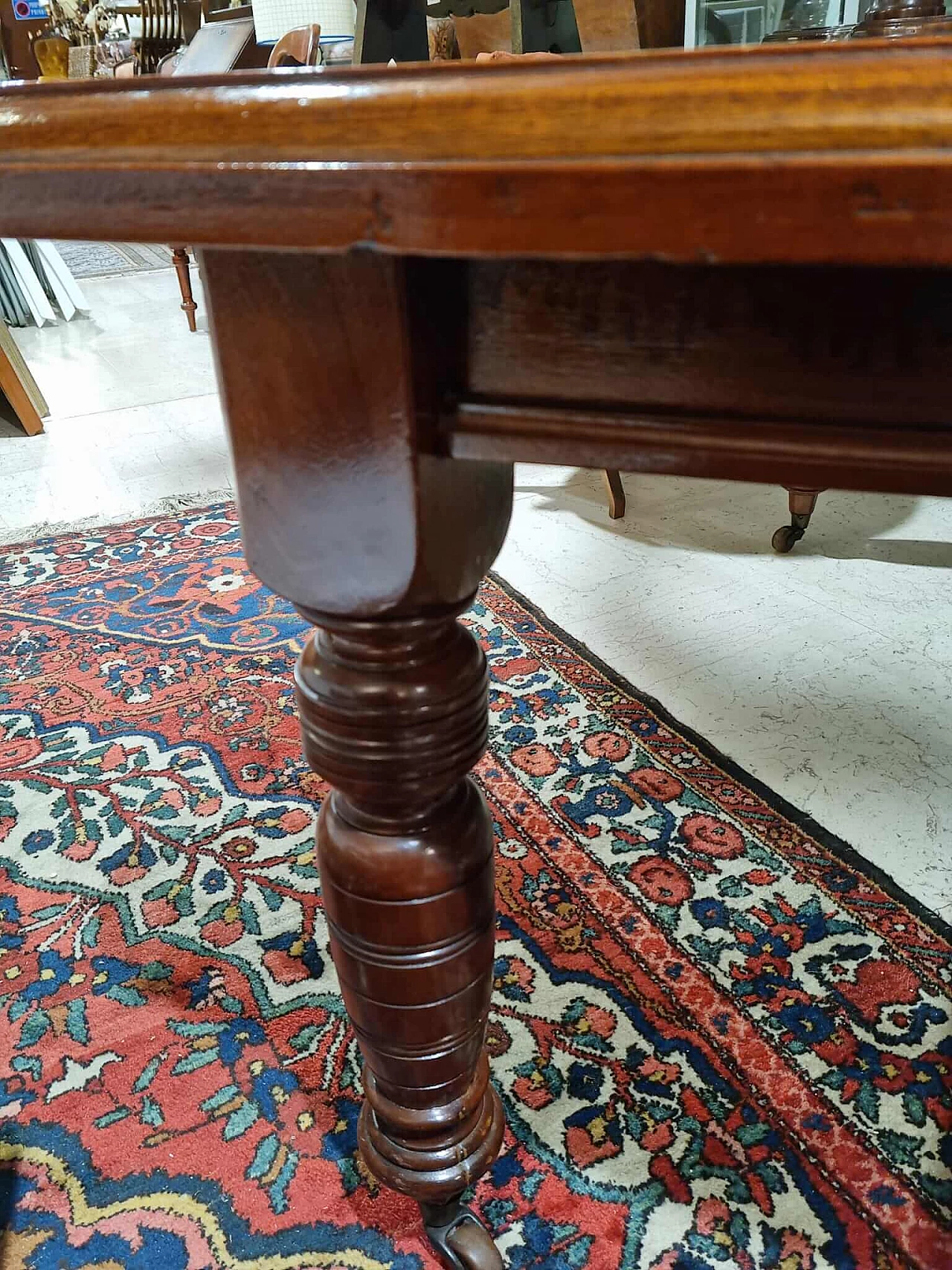 English mahogany extendable table with casters, late 19th century 9