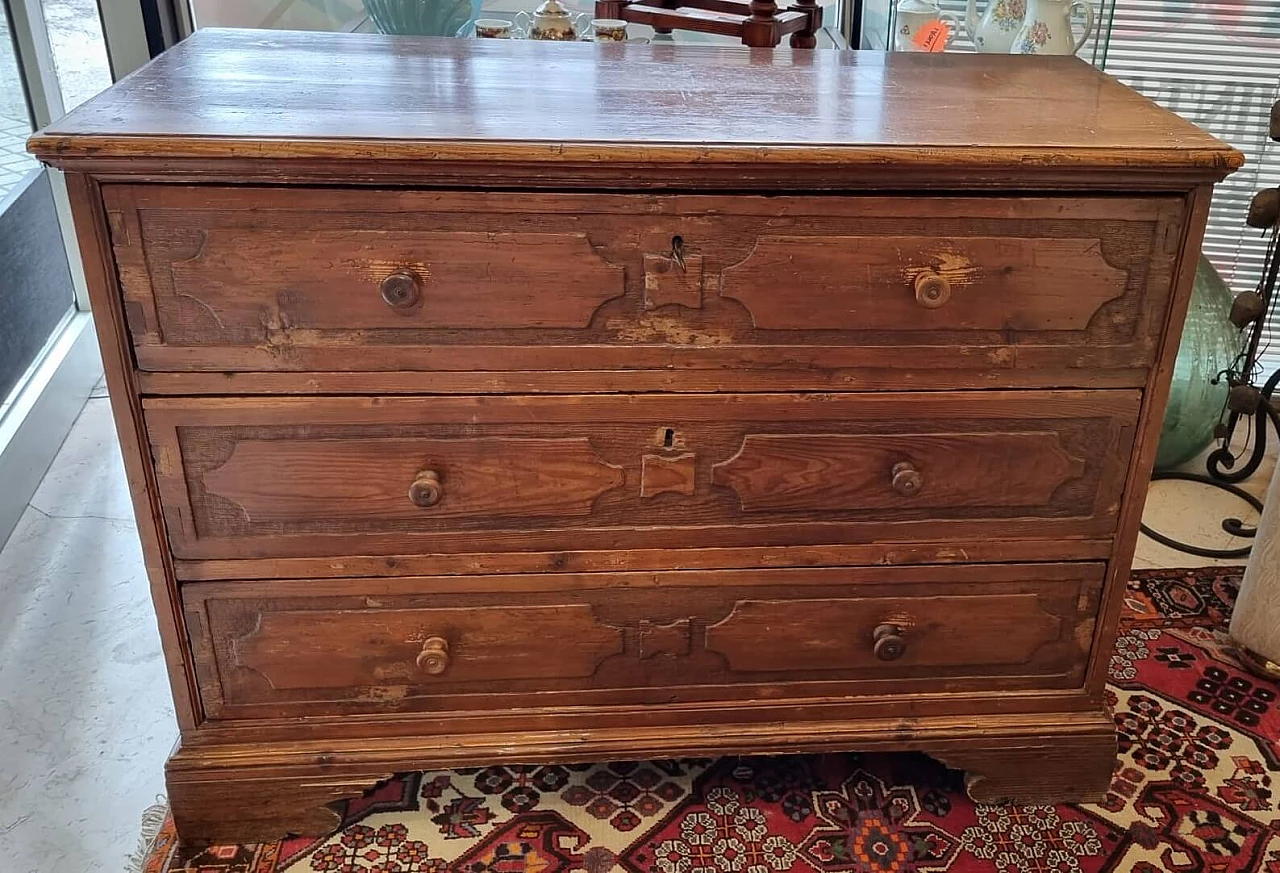 Emilian pine canterano commode, 17th century 1