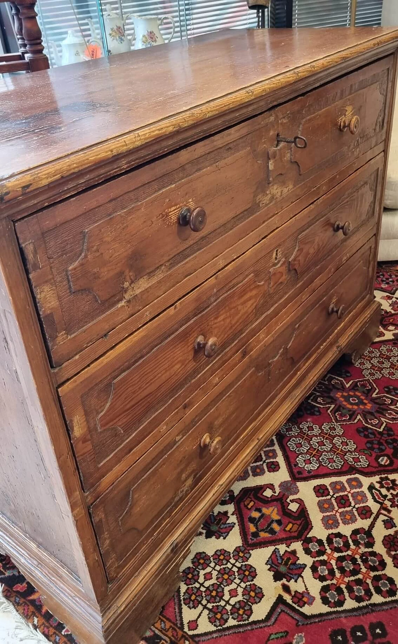 Emilian pine canterano commode, 17th century 5