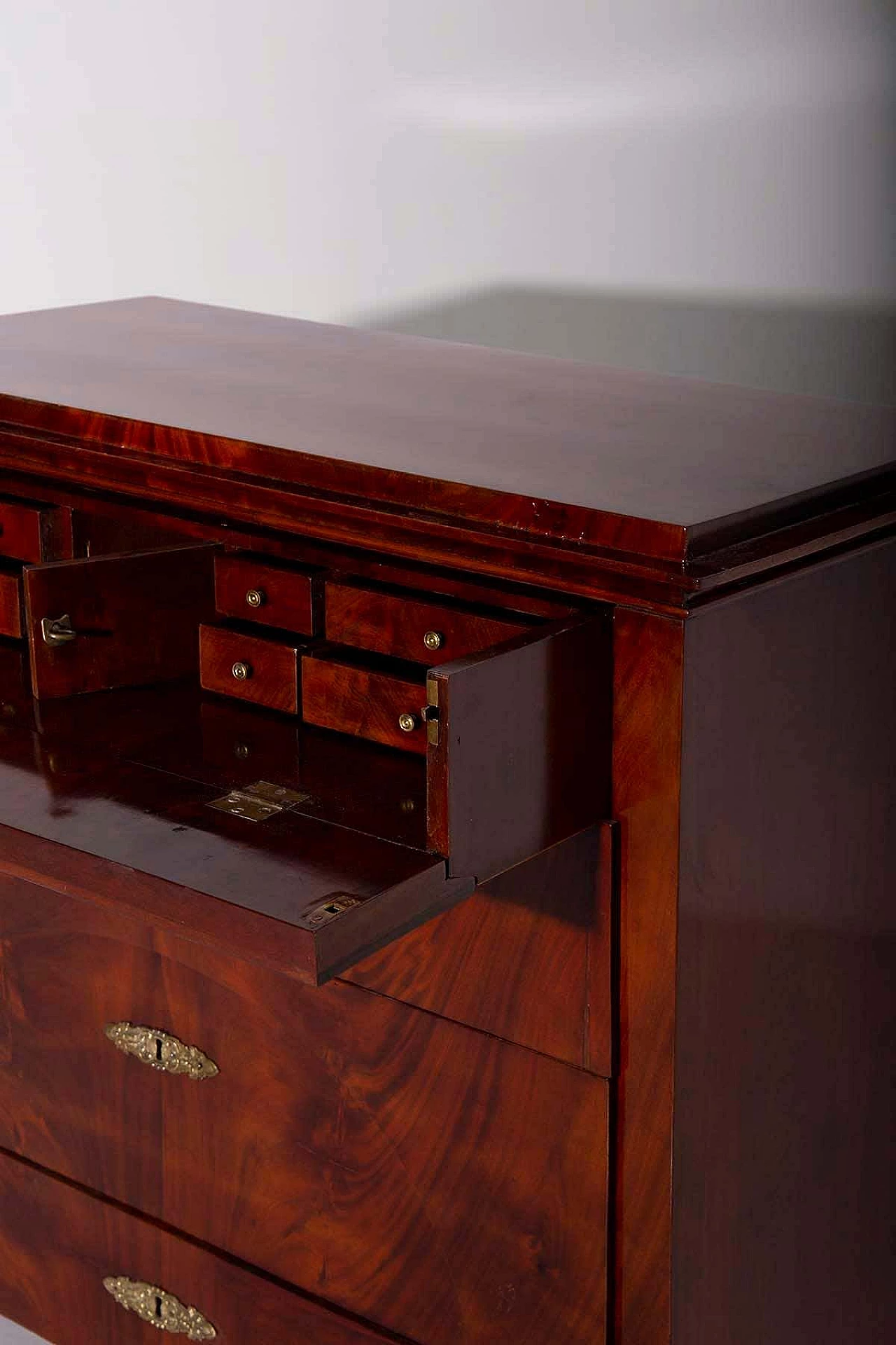 Biedermeier mahogany chest of drawers with folding front, 1830 7