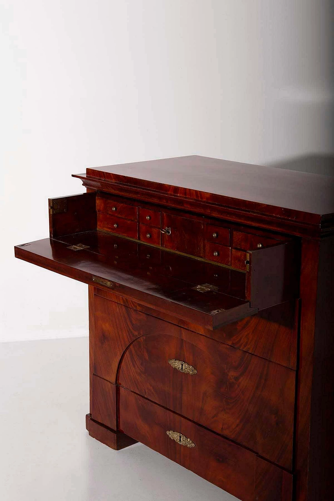 Biedermeier mahogany chest of drawers with folding front, 1830 9