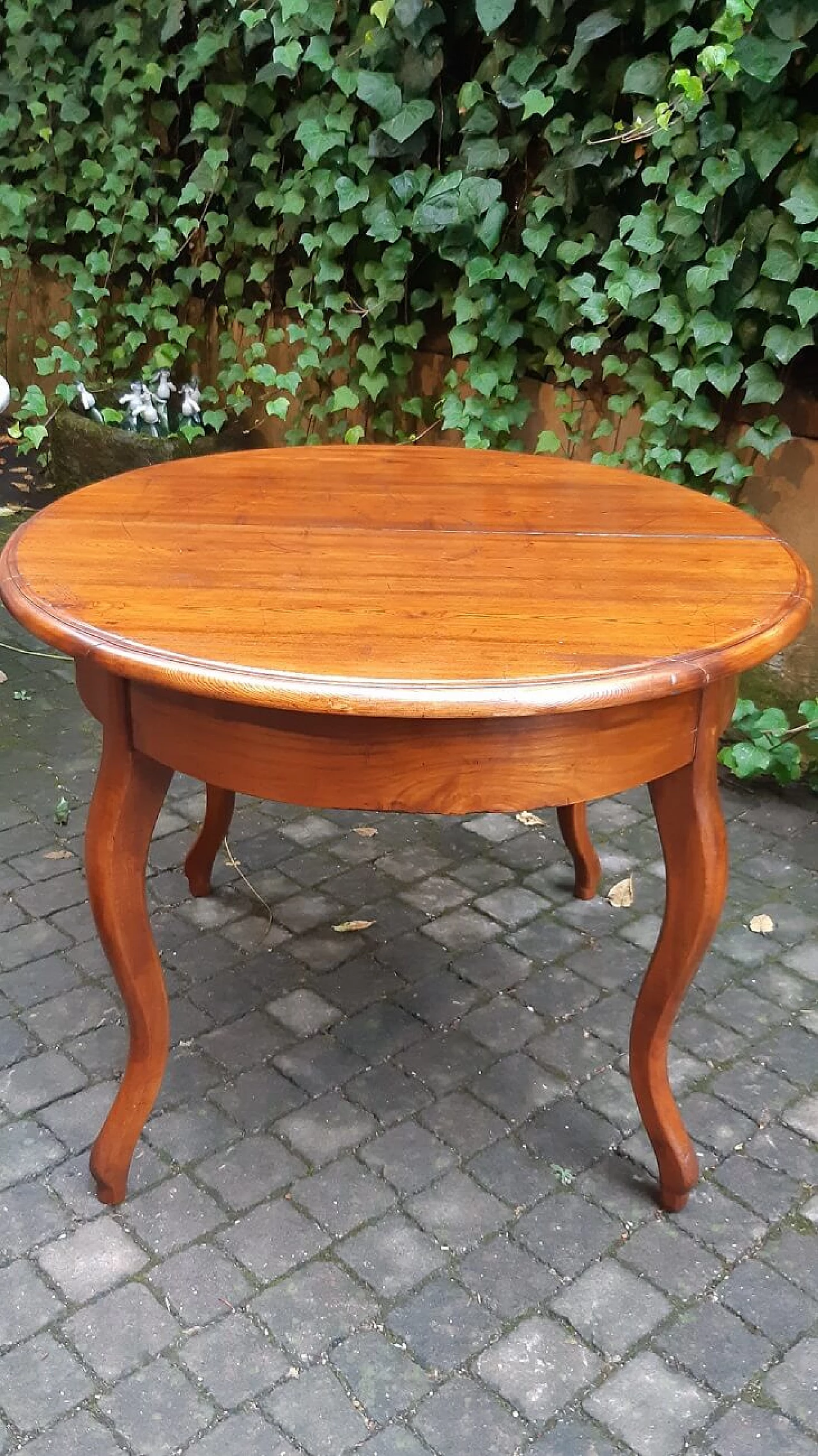 Oval extending table in cherry and oak, 19th century 3