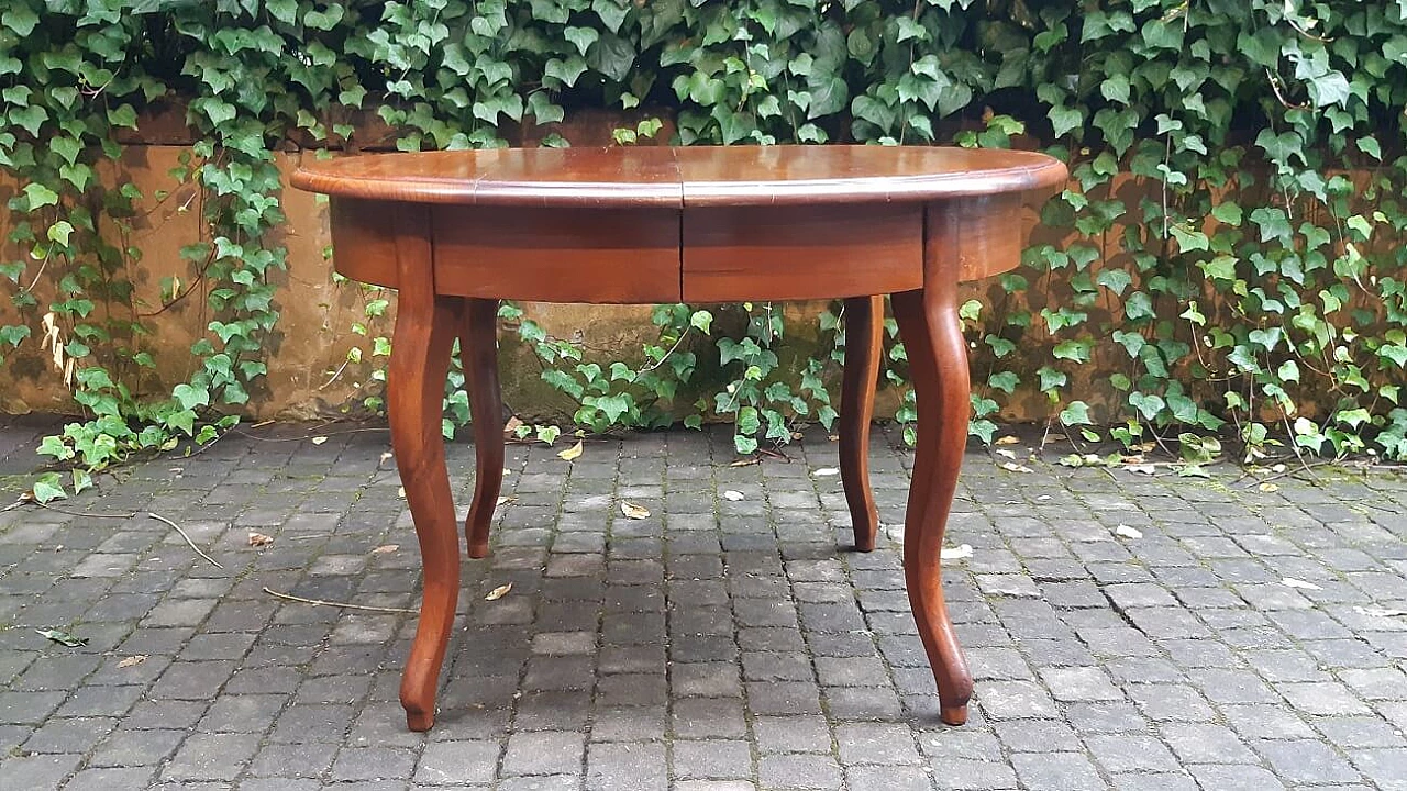 Oval extending table in cherry and oak, 19th century 4