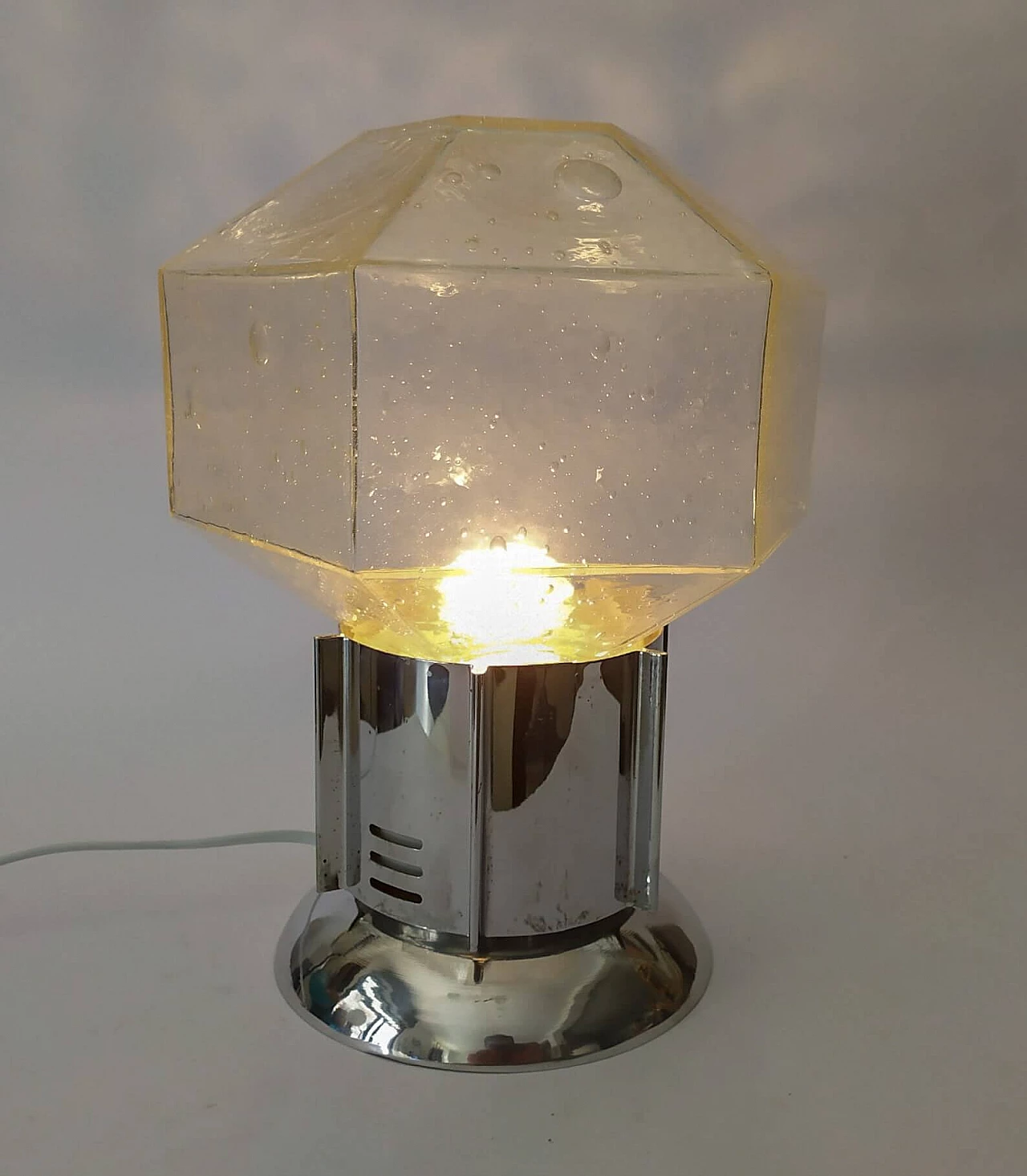 Lampada da tavolo Cubic in vetro con base cromata di Gaetano Sciolari, anni '70 2