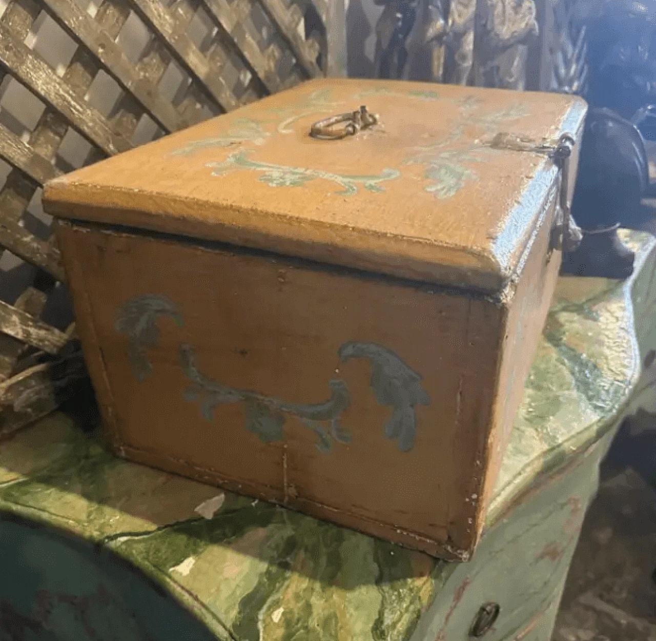 Louis Philippe Sicilian box in blue and orange lacquered wood, 19th century 6