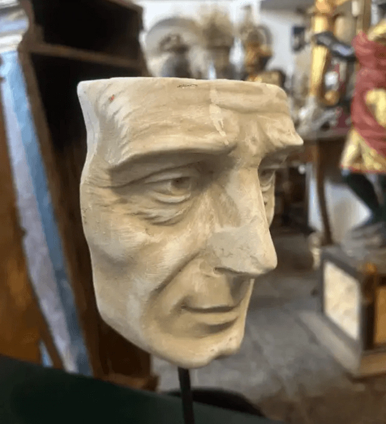 Head of a man in white marble on an iron base, late 19th century 7