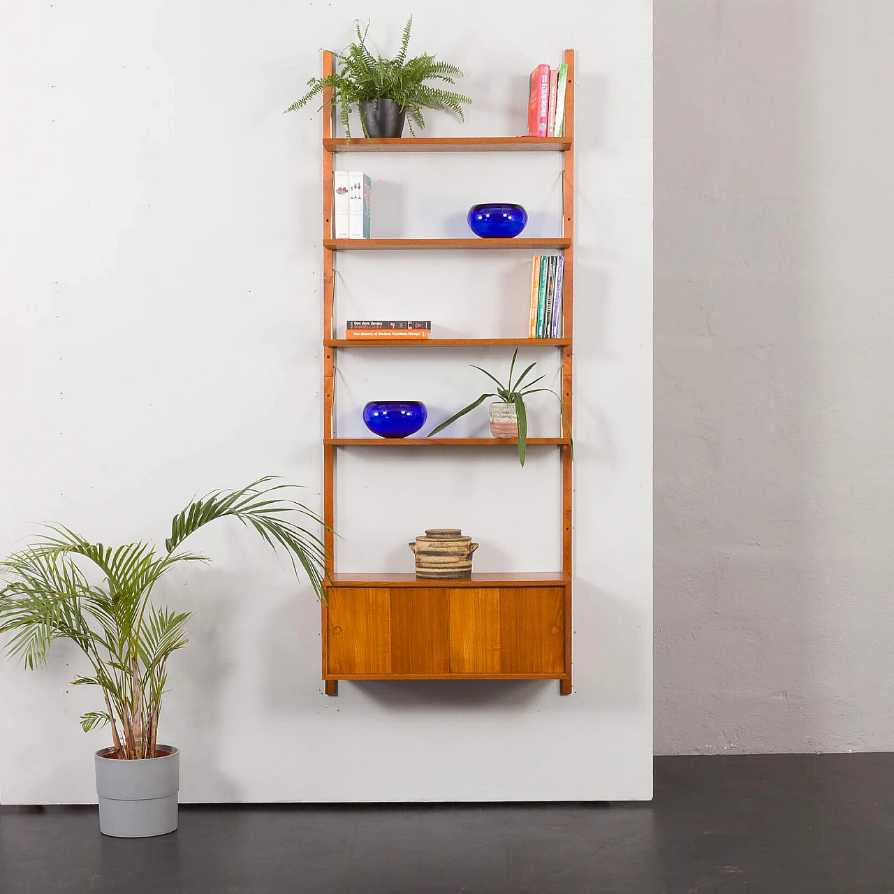 Hanging teak bookcase in the style of Poul Cadovius, 1970s 1