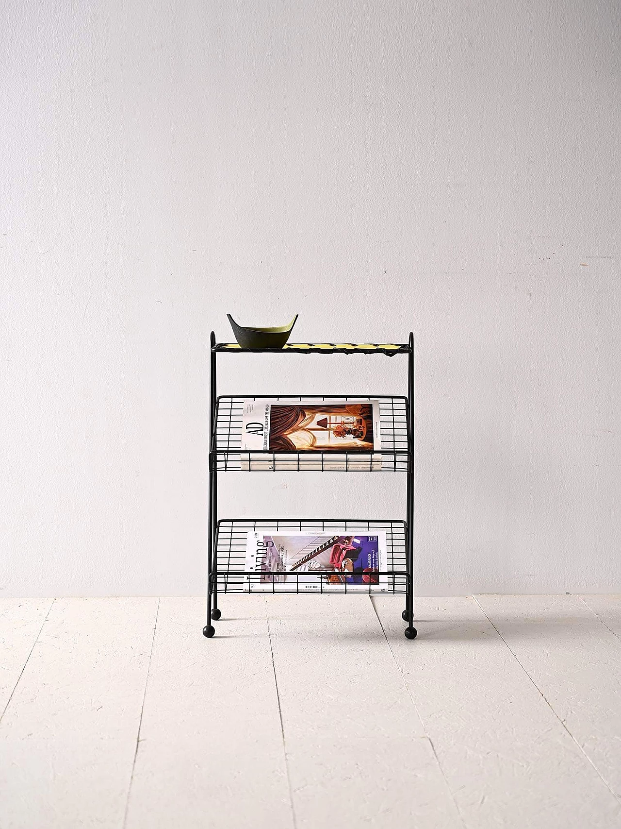 Magazine rack with black metal frame, 1960s 1