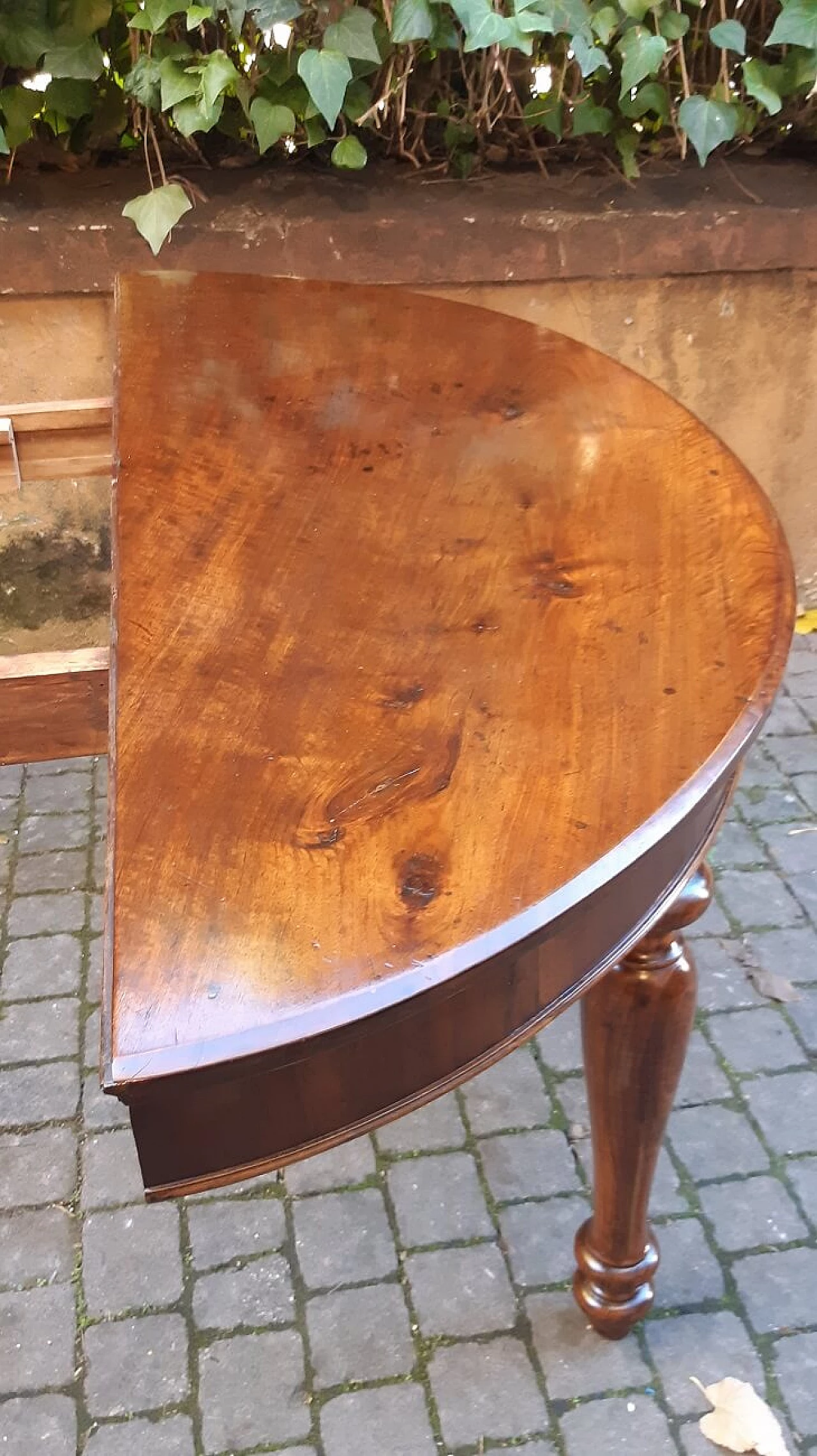 Bolognese oval extending table, 19th century 2