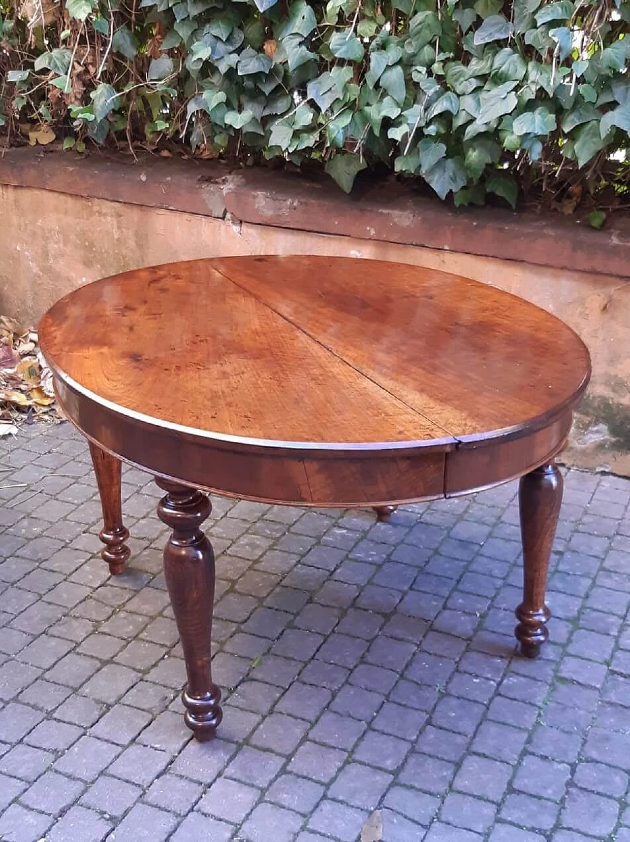 Bolognese oval extending table, 19th century 5