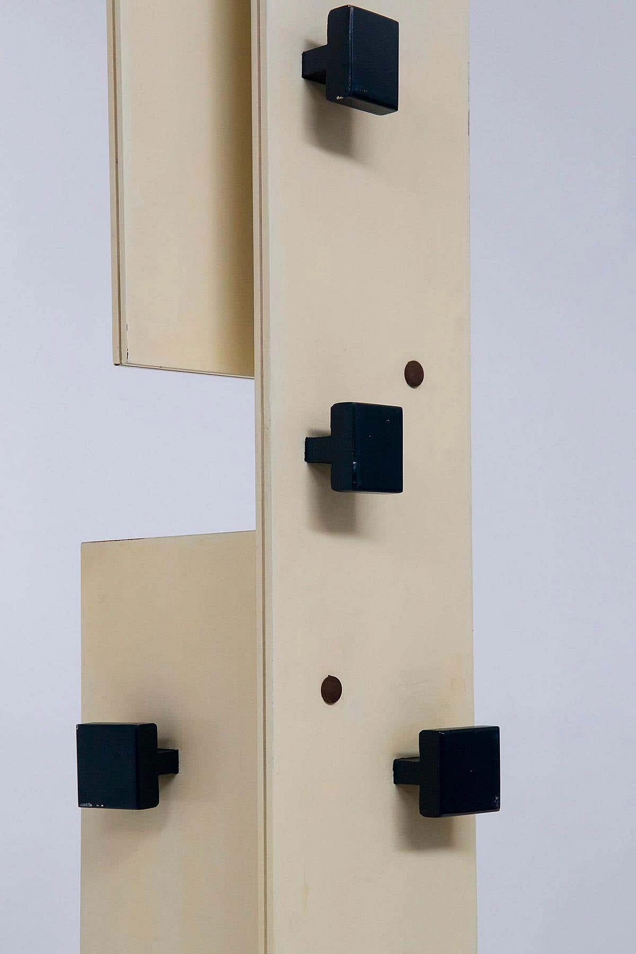 Blue and beige metal and wood coat stand, 1950s 2