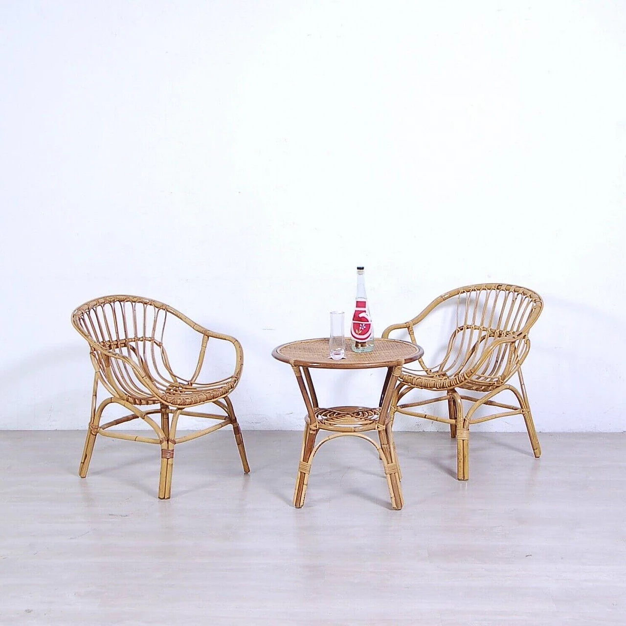 Pair of armchairs and small round table in bamboo and rattan, 1960s 1