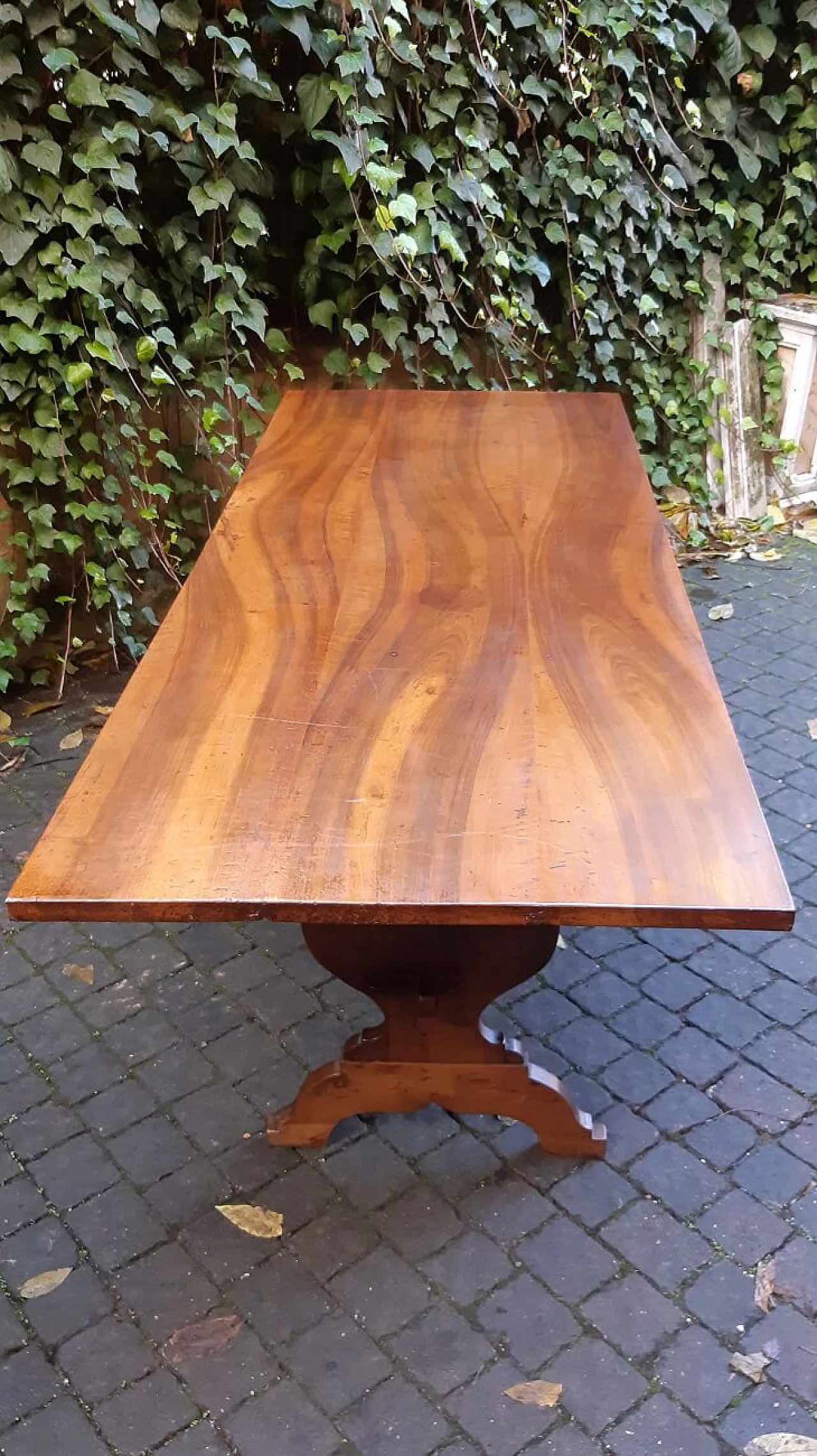 Fratino walnut table, mid-19th century 1