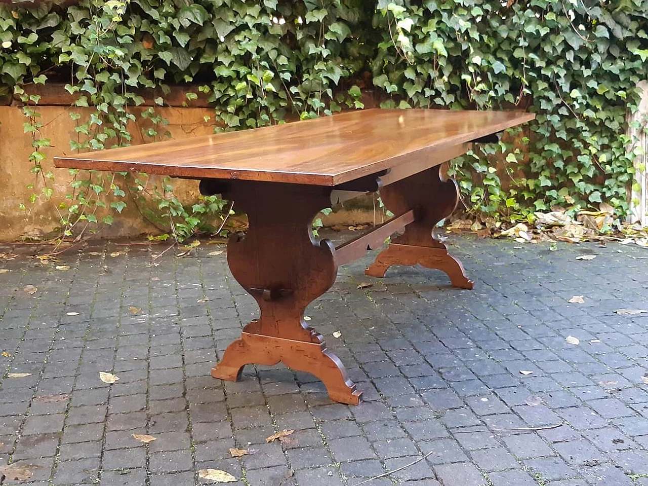 Fratino walnut table, mid-19th century 4