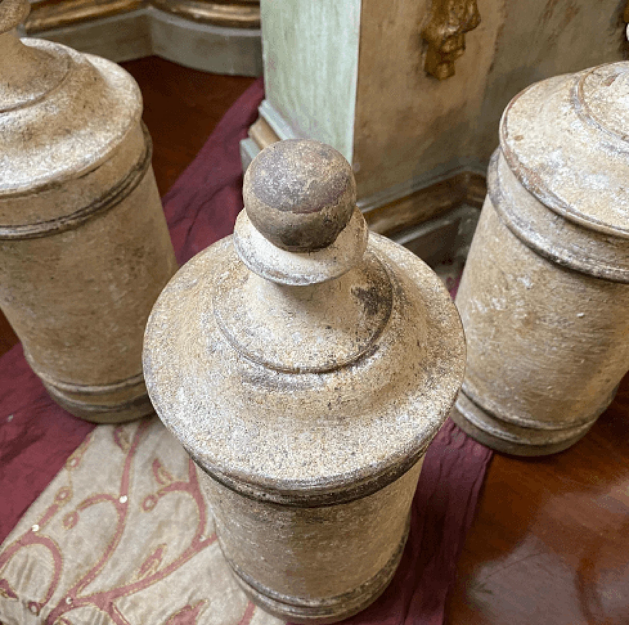 Lacquered wood apothecary vase with lid, late 19th century 4