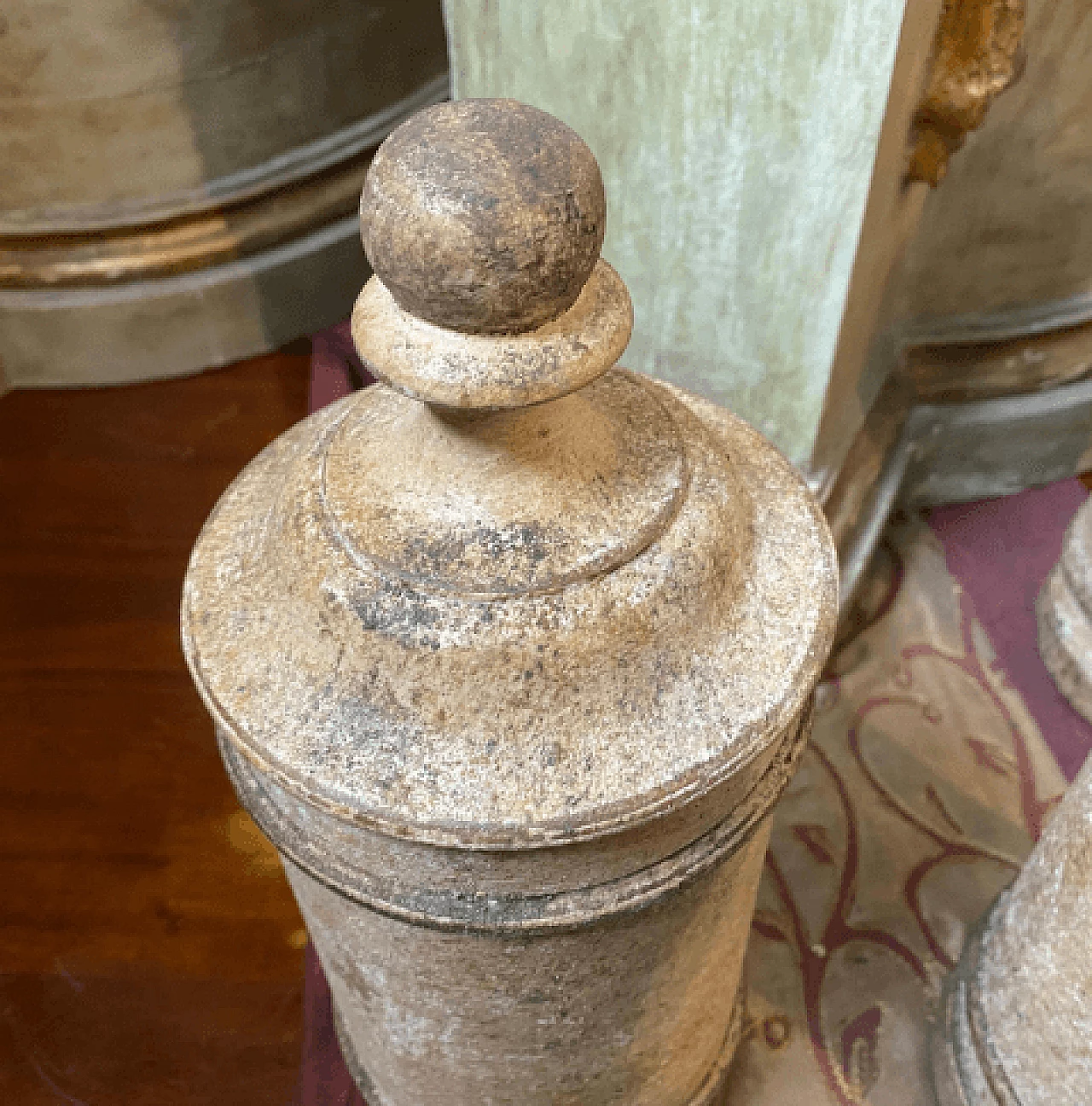 Lacquered wood apothecary vase with lid, late 19th century 9