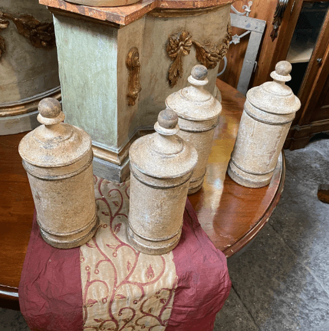 Lacquered wood apothecary vase with lid, late 19th century 14