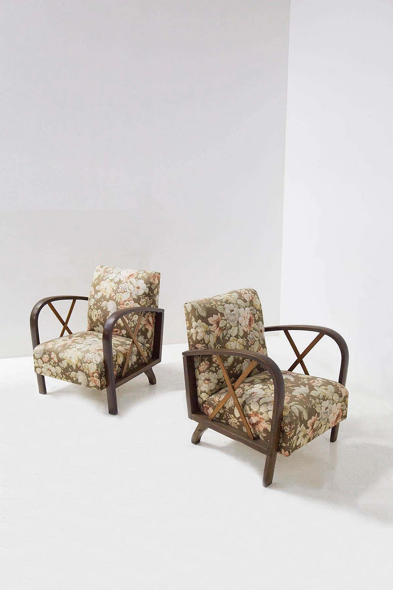 Pair of floral patterned armchairs attributed to Paolo Buffa, 1950s 1