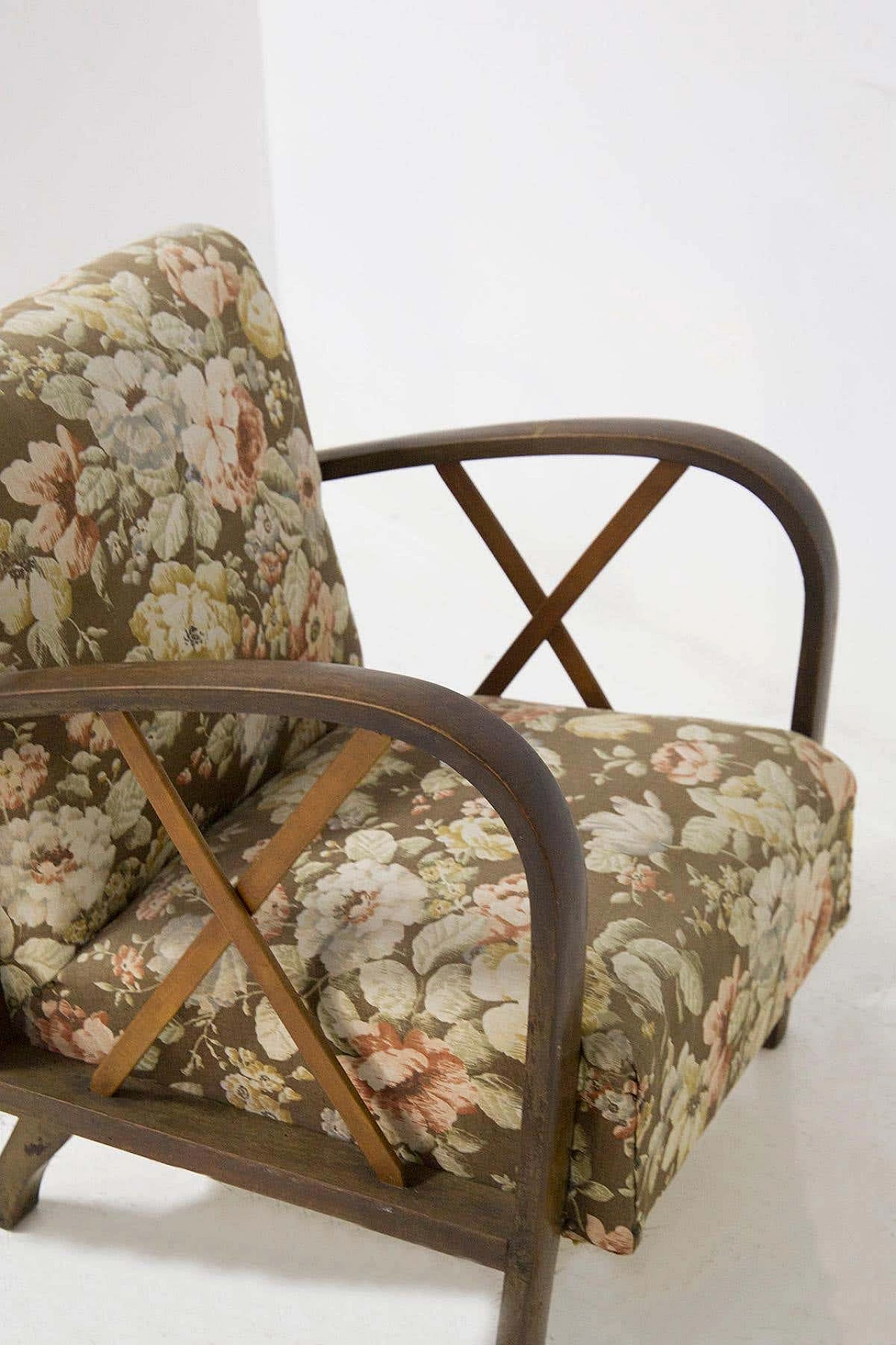 Pair of floral patterned armchairs attributed to Paolo Buffa, 1950s 2