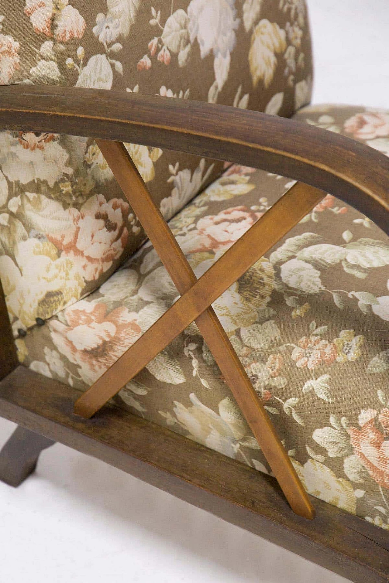 Pair of floral patterned armchairs attributed to Paolo Buffa, 1950s 6