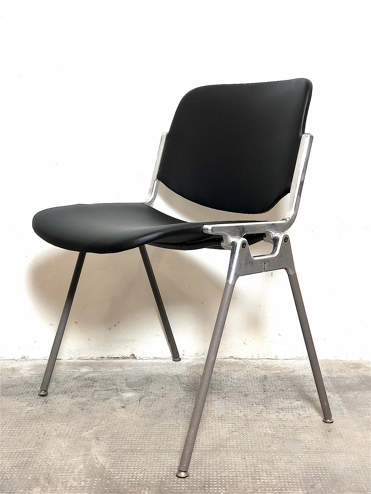 Pair of DSC 106 chairs by G. Piretti for Anonima Castelli, 1960s 4