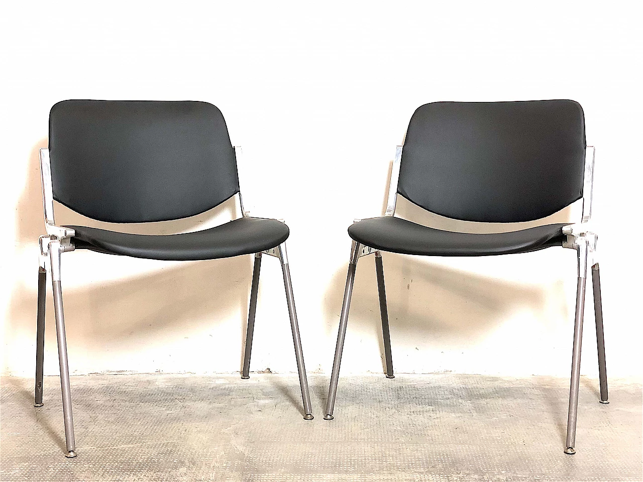 Pair of DSC 106 chairs by G. Piretti for Anonima Castelli, 1960s 14