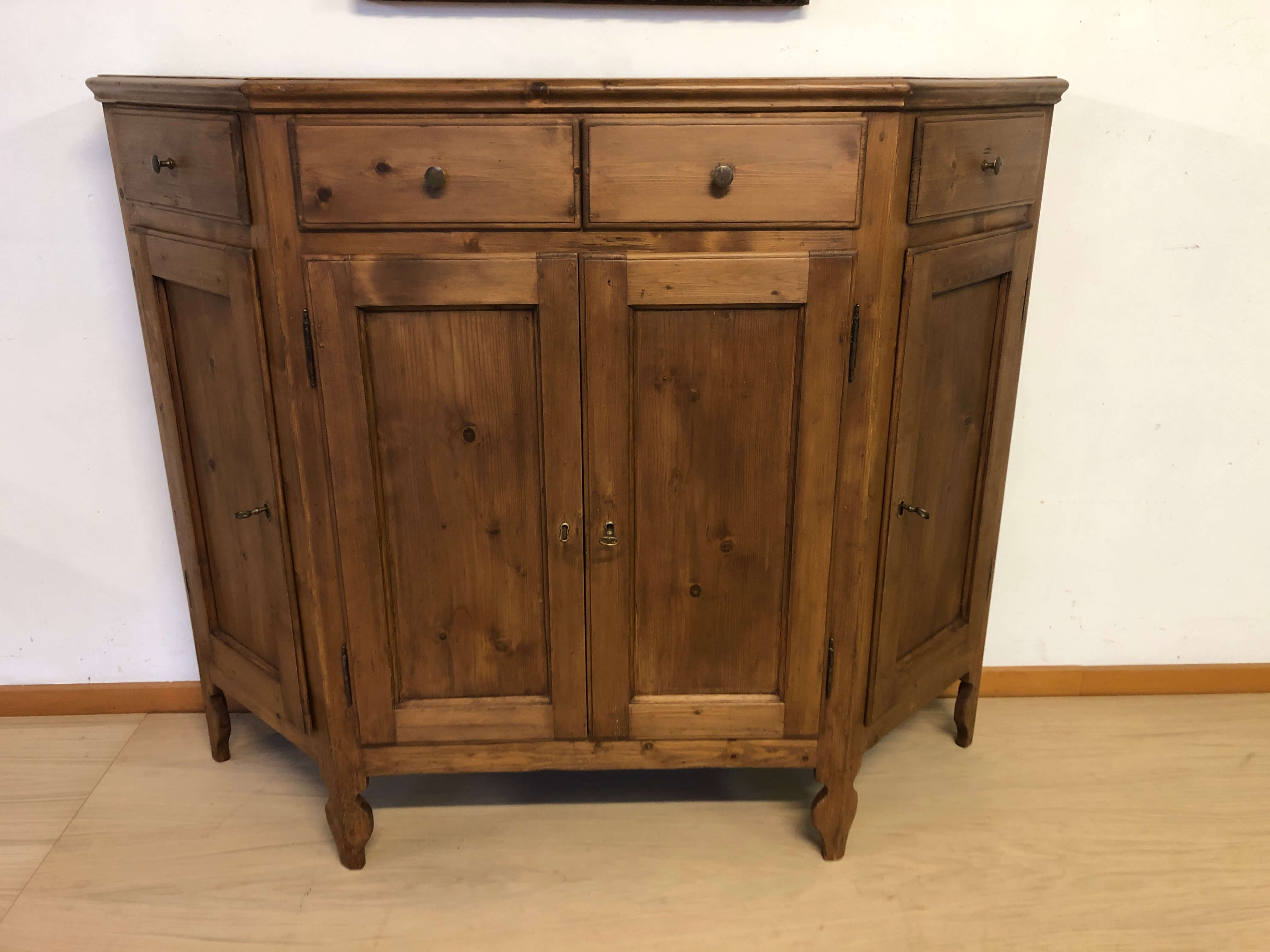 Credenza scantonata in abete, fine '800