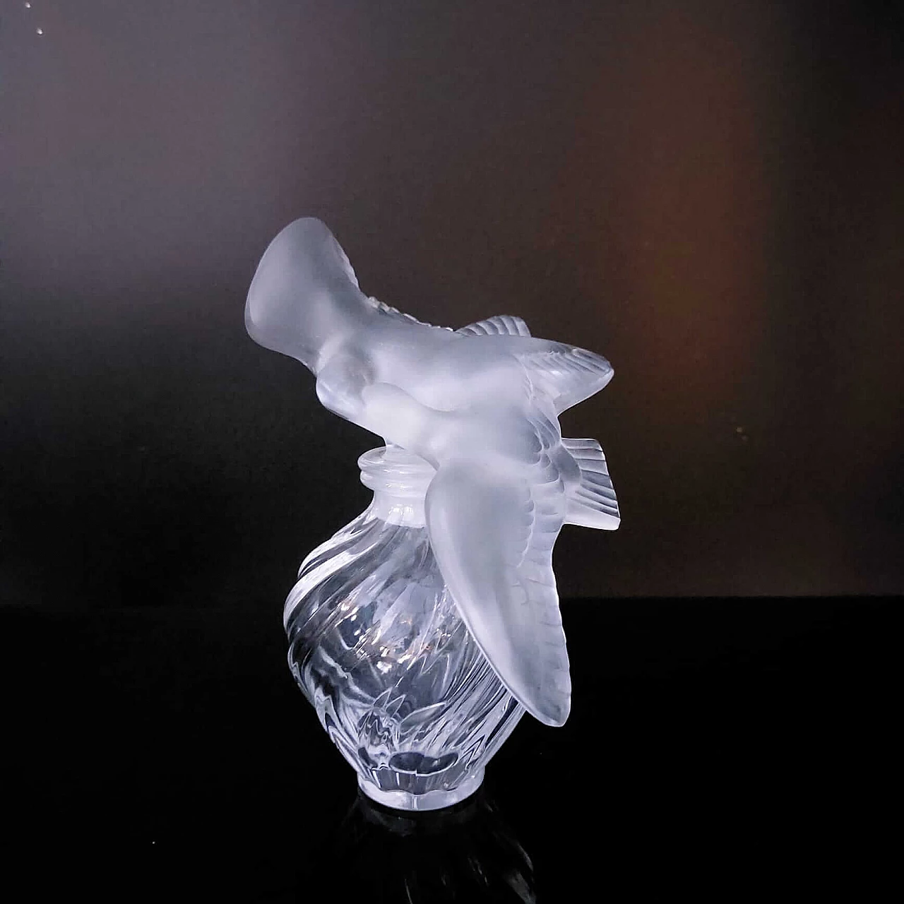 Boccetta di profumo di Nina Ricci in cristallo di Lalique, anni '70 2