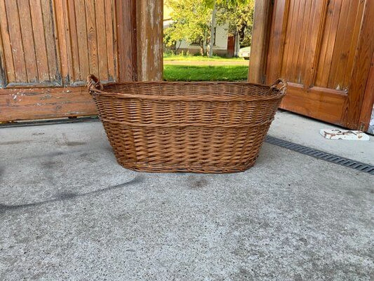 Wicker basket with handles, 1940s 4