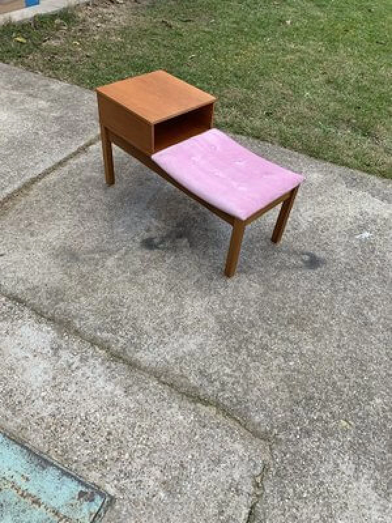 Teak and pink fabric gossip bench, 1960s 2