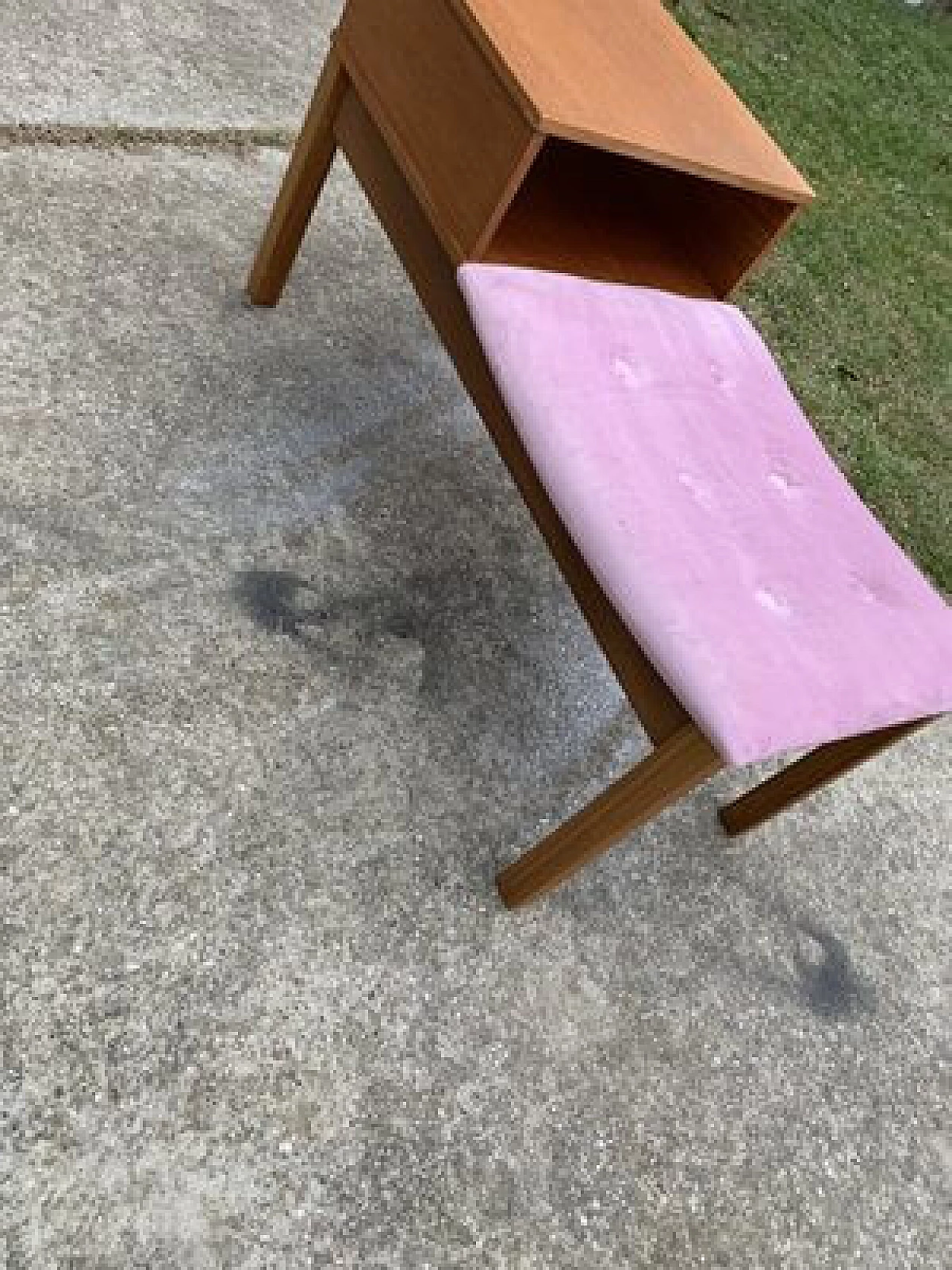 Teak and pink fabric gossip bench, 1960s 3