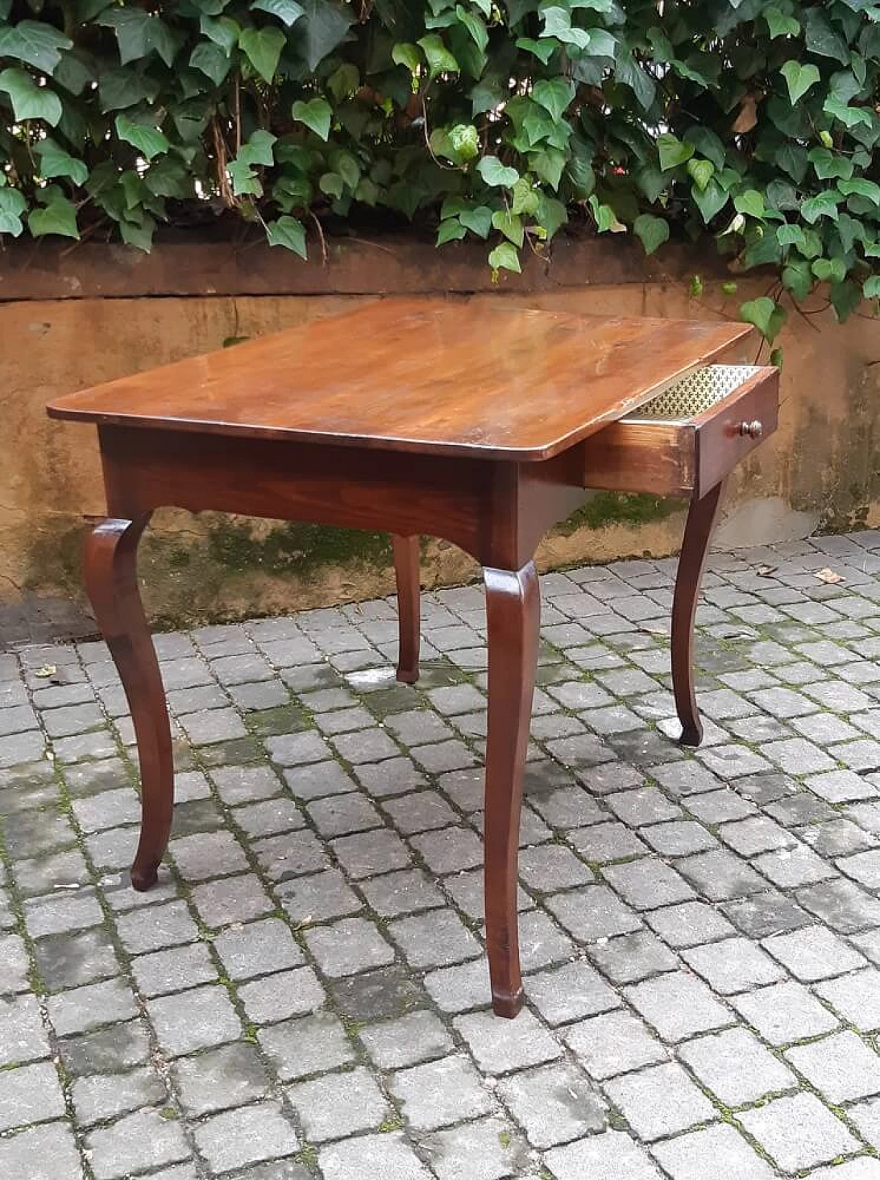 Louis XV walnut desk from Modena, 18th century 6