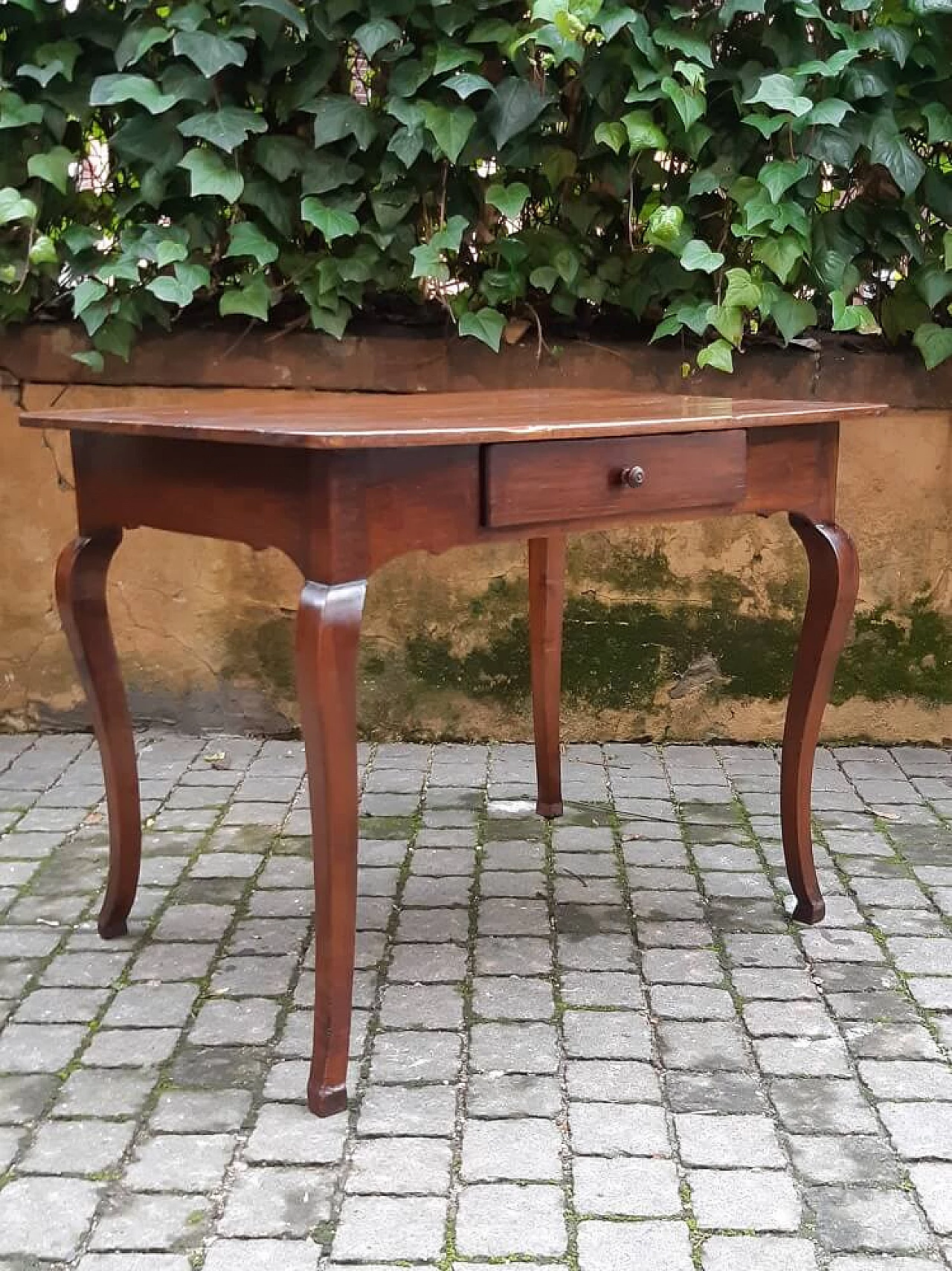 Louis XV walnut desk from Modena, 18th century 7