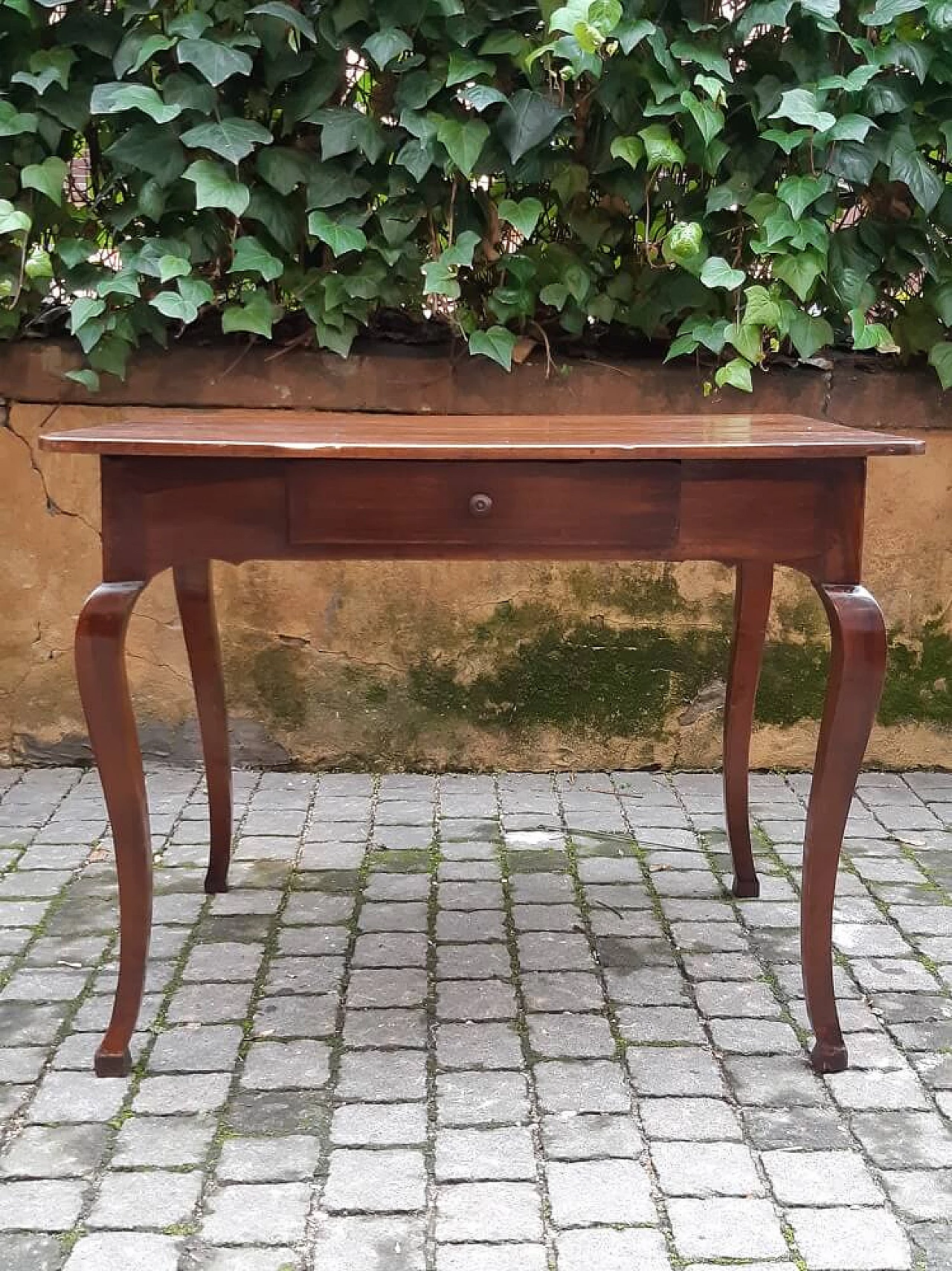 Louis XV walnut desk from Modena, 18th century 10