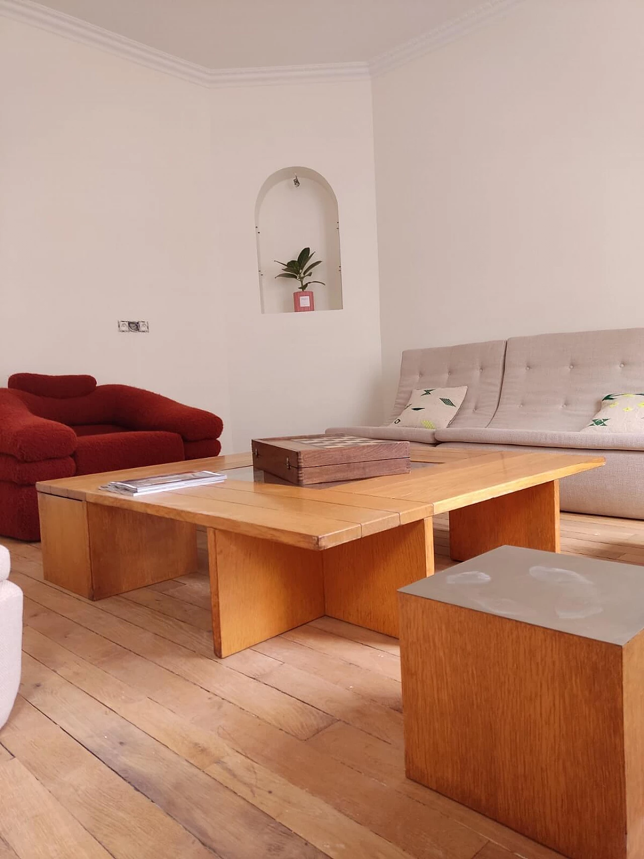 Wood, steel and glass coffee table with four stools by Tecno, 1970s 3