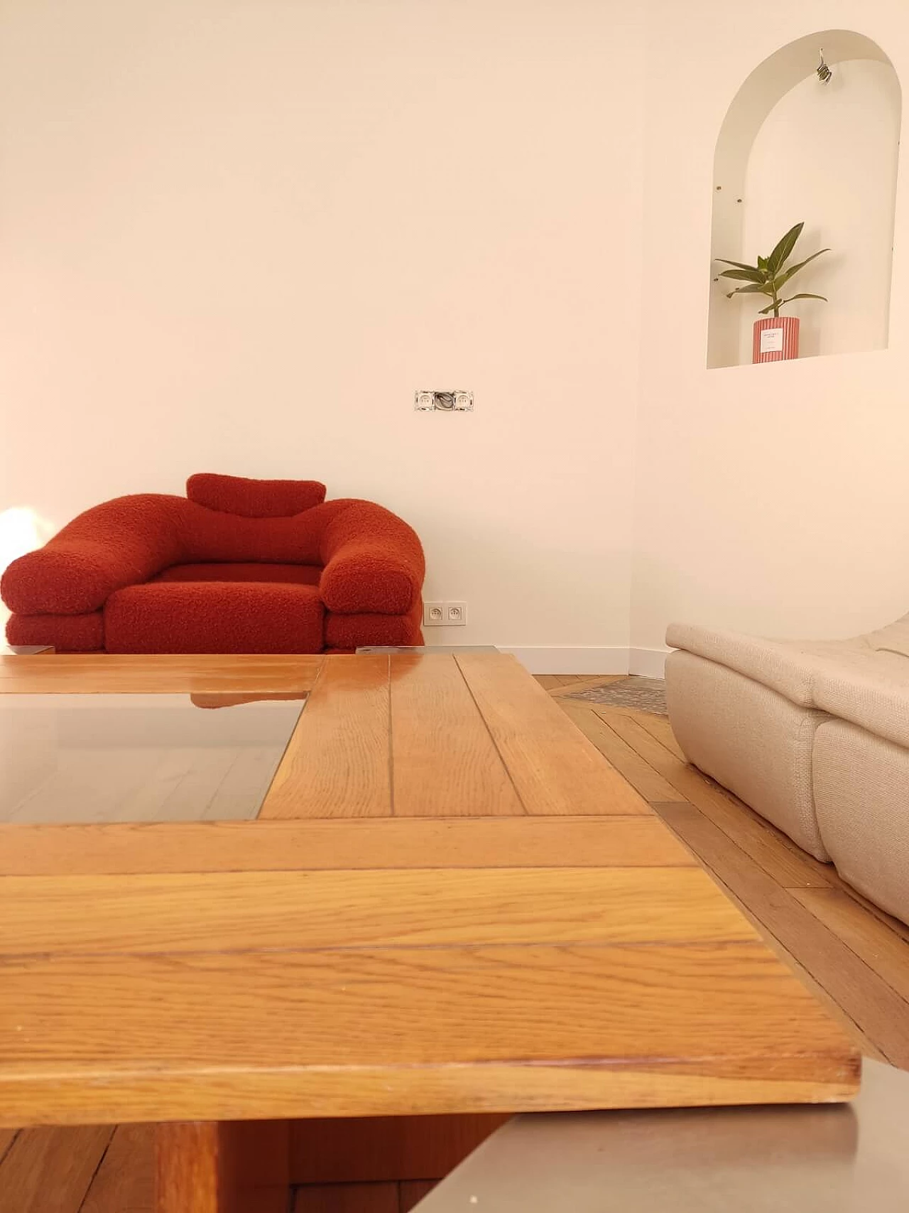 Wood, steel and glass coffee table with four stools by Tecno, 1970s 5